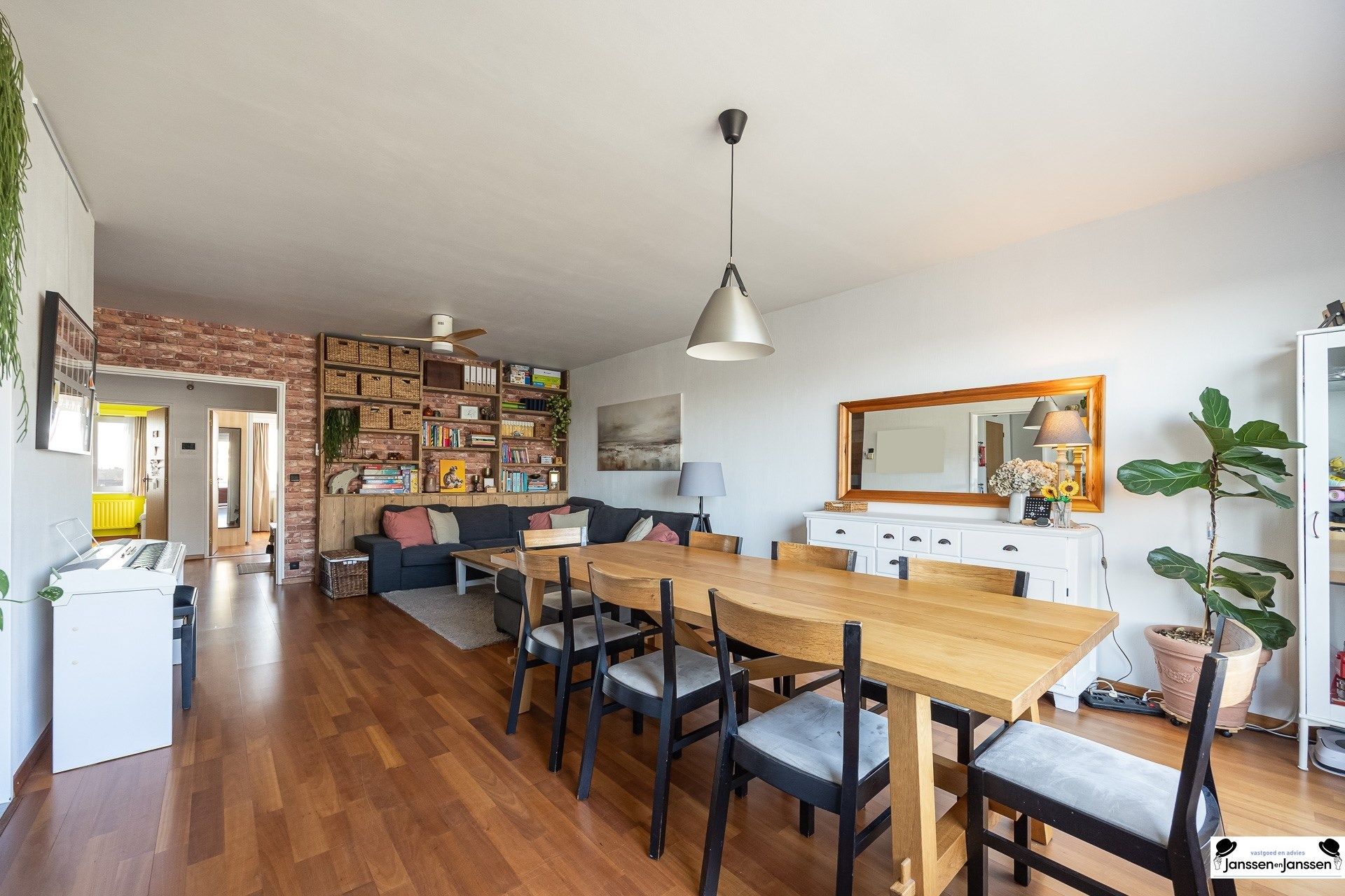 Te koop: Licht en ruim appartement in Merksem! foto 6