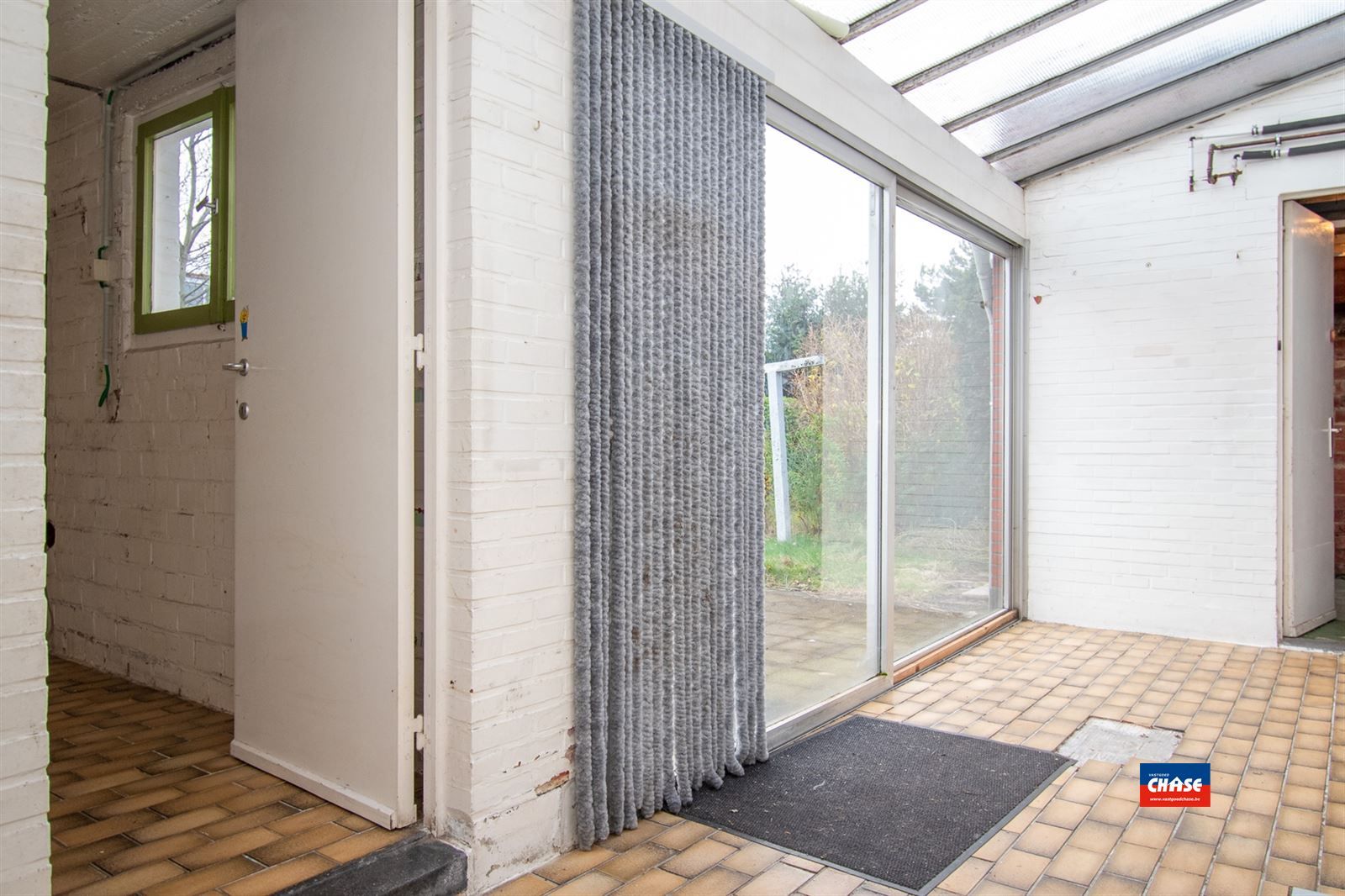 Te renoveren half-open bebouwing met 2 tot 4 slaapkamers, garage en tuin  foto 4