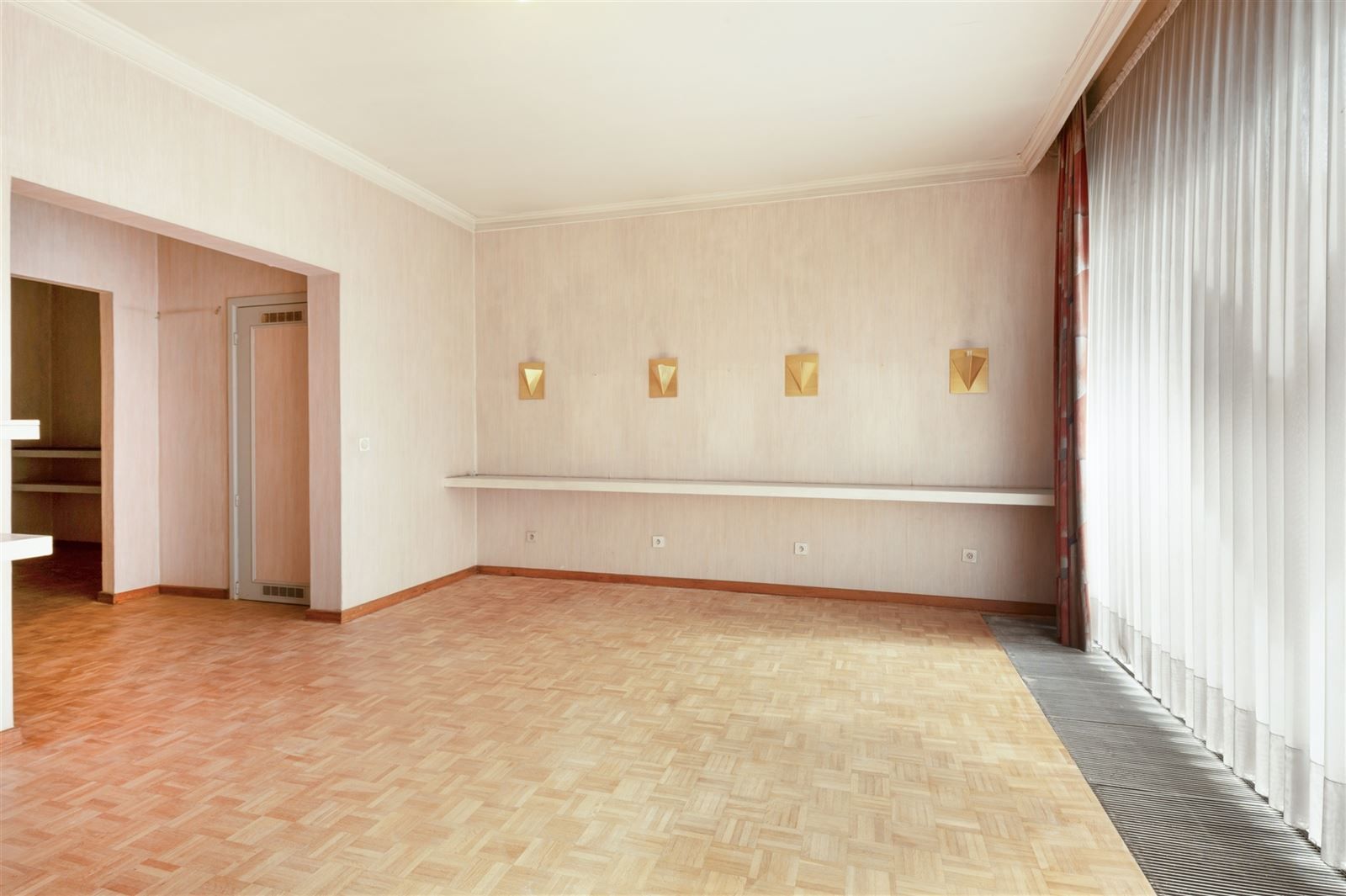 karaktervolle woning met handelsruimte in hartje Zottegem! foto 4