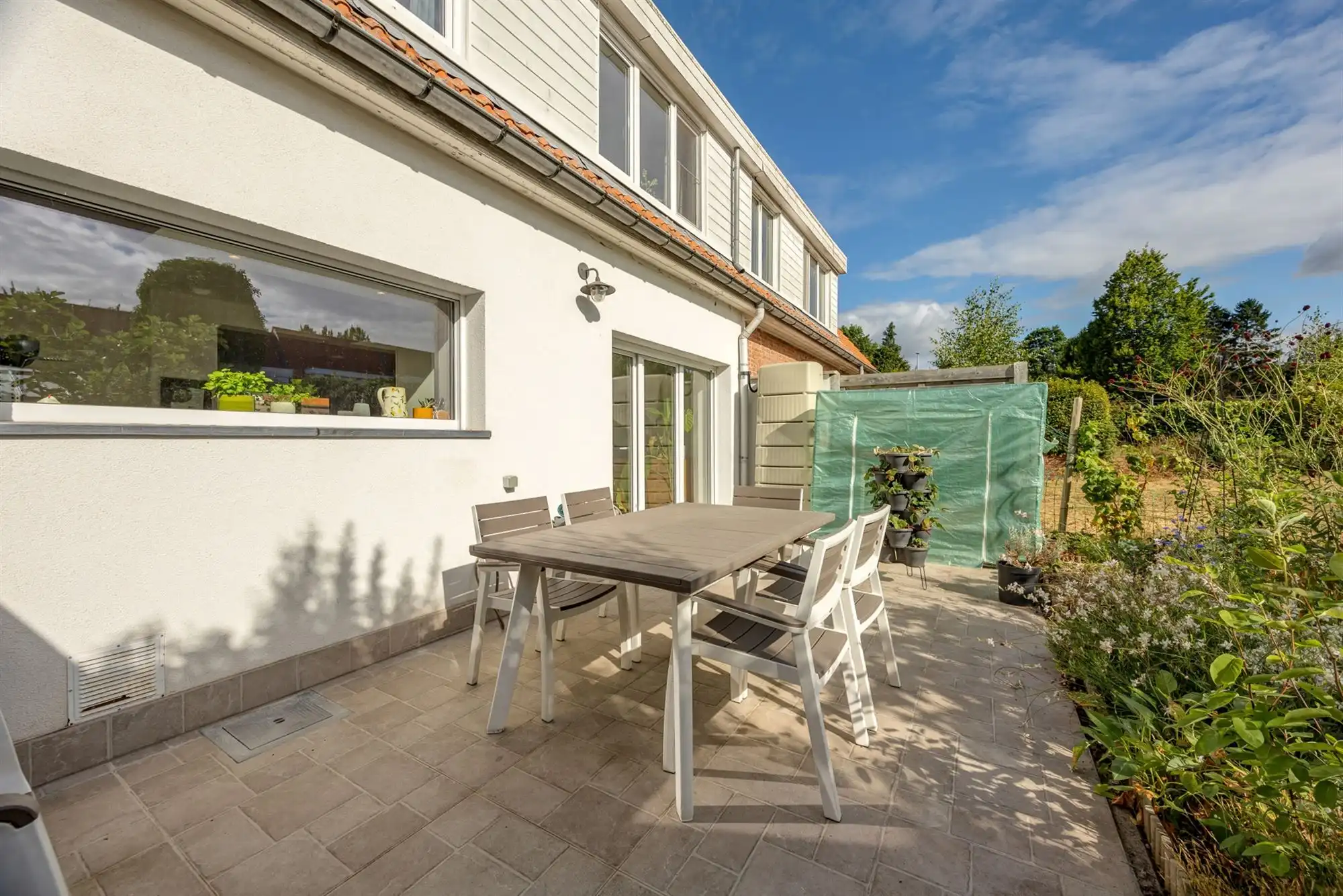 Instapklaar huis met drie slaapkamers en tuin  foto 22