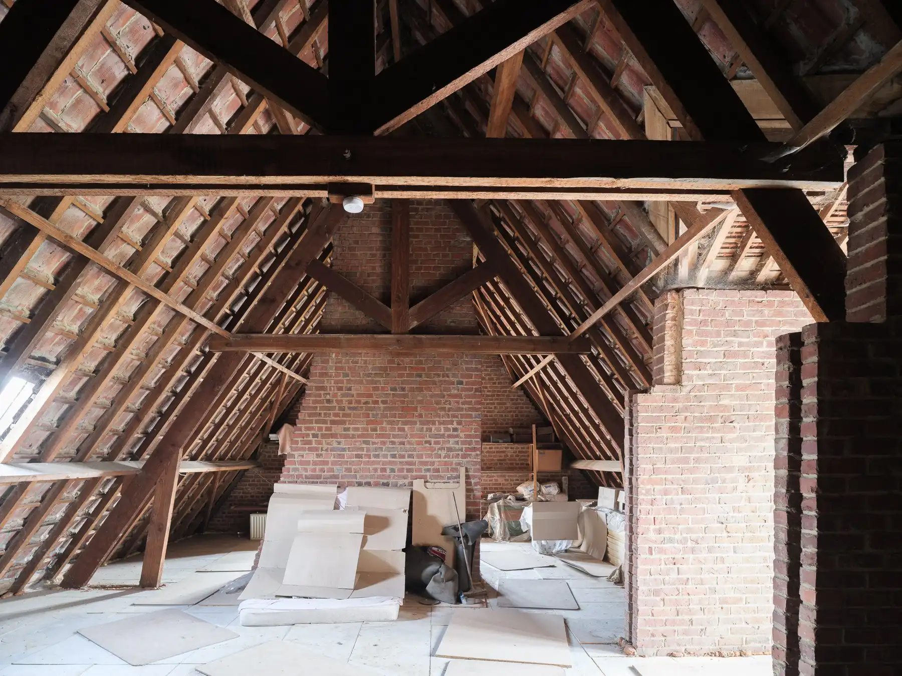 Halfopen herenhuis met loods en uitzonderlijk veel potentieel. foto 19