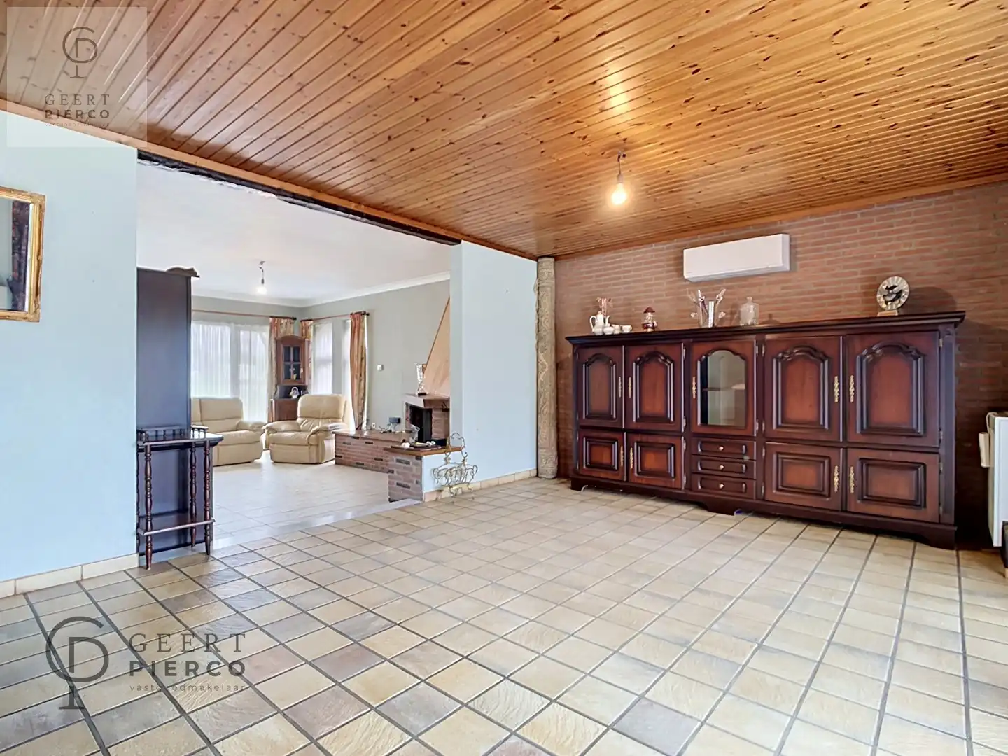 Zeer ruime bungalow gelegen op een uiterst rustig perceel foto 10