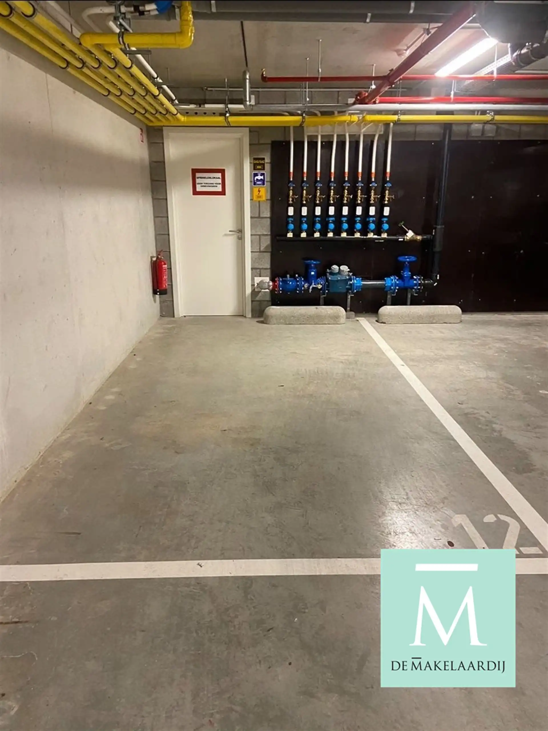 Ondergrondse staanplaatsen nabij het centrum van Elzestraat, Sint-Katelijne-Waver foto {{pictureIndex}}