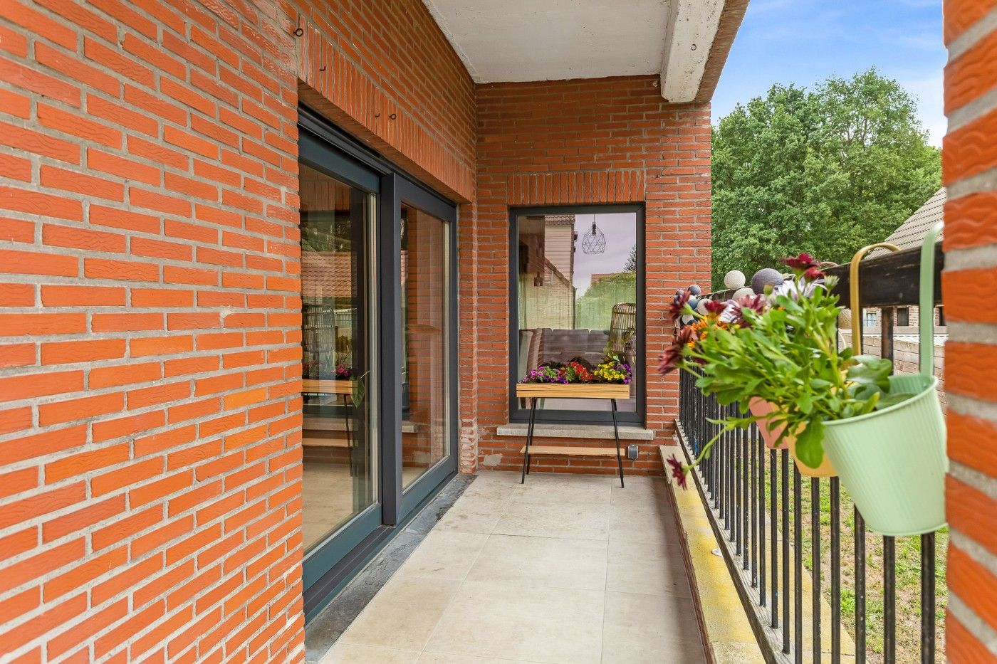 Vrijstaande, gerenoveerde woning met 2 slpk., garage, ruime souterrain, zolder en tuin foto 28