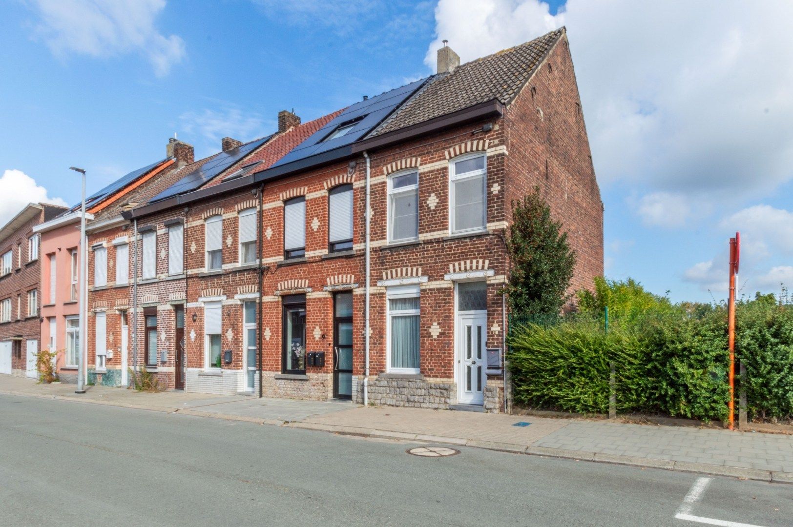 Een welgelegen, te moderniseren starterswoning met oa. 3 kamers foto 12