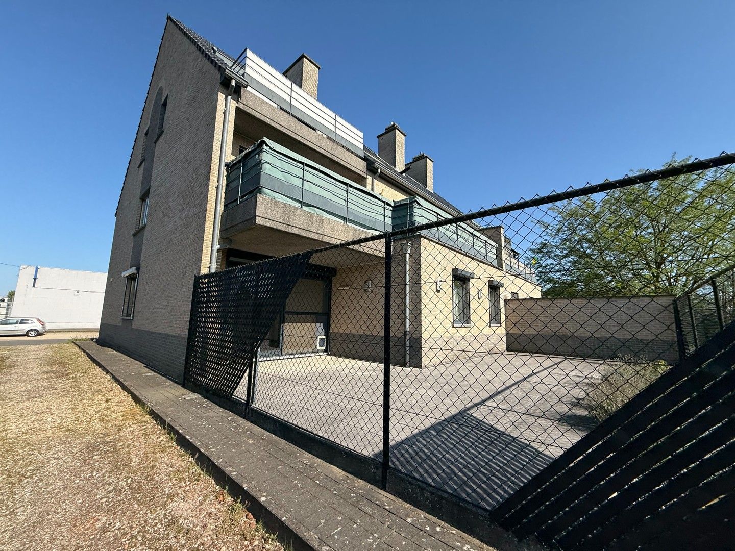 Instapklaar gelijkvloers appartement met 3 slaapkamers en ruim terras te Heusden-Zolder. foto 21
