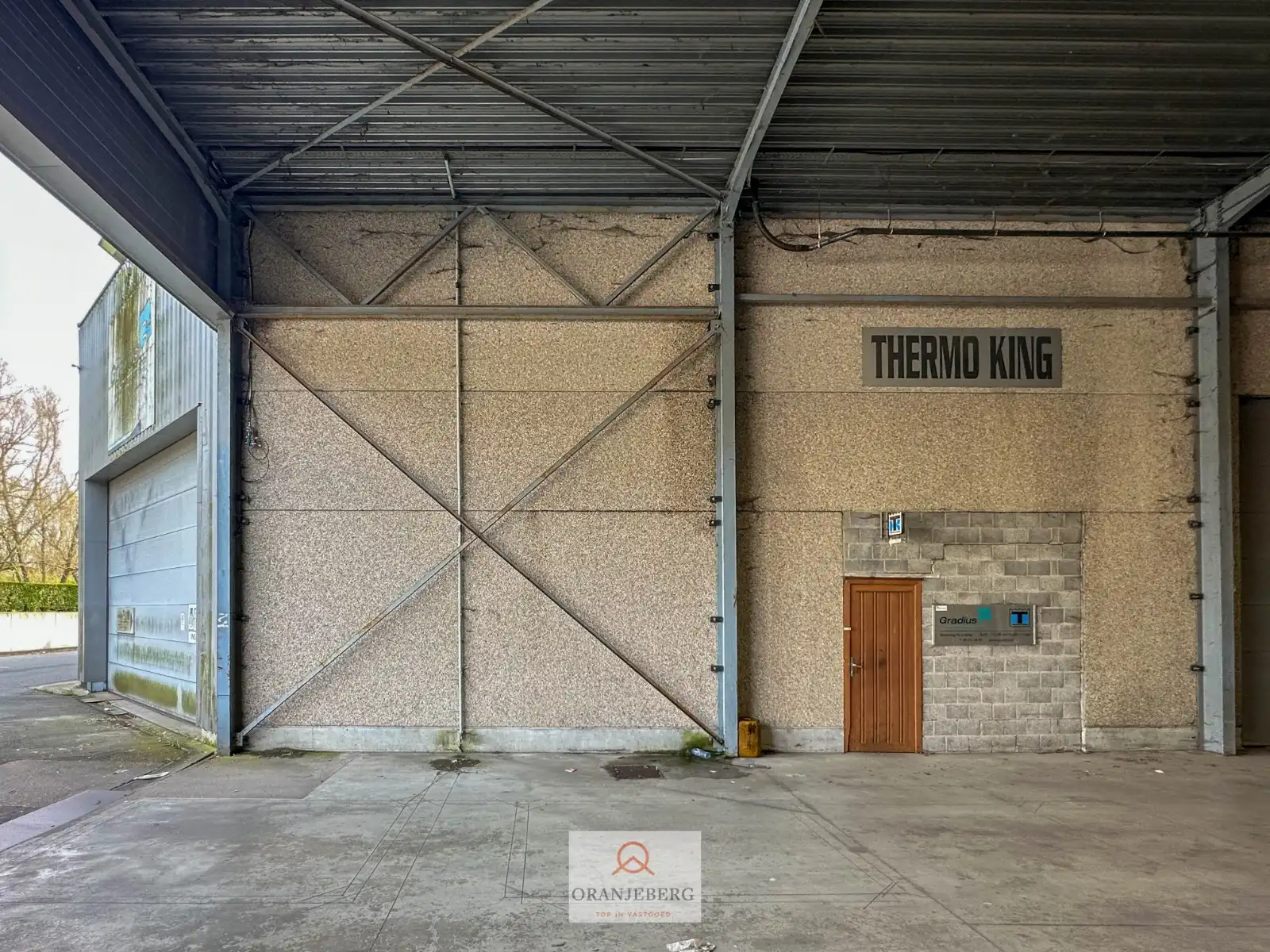 Groot hoekmagazijn (650m²) Te Huur met hoge bereikbaarheid vlakbij R4 foto 9