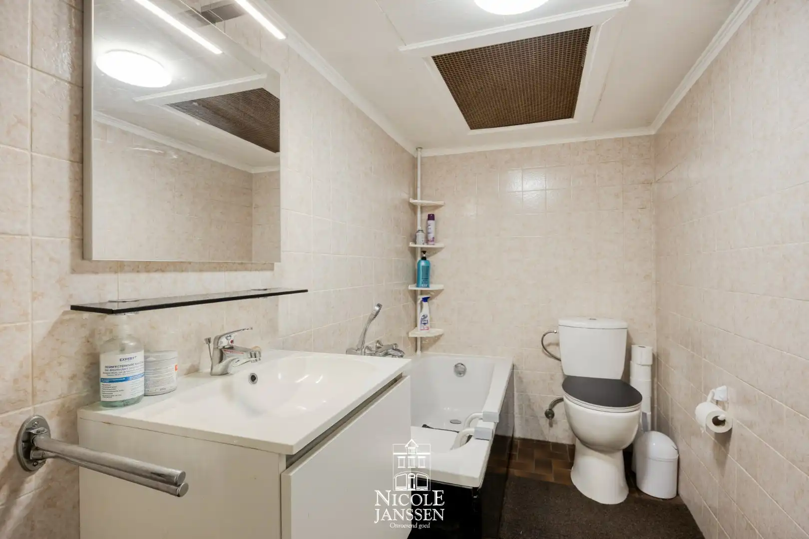 Ruime woning in landelijke omgeving foto 28