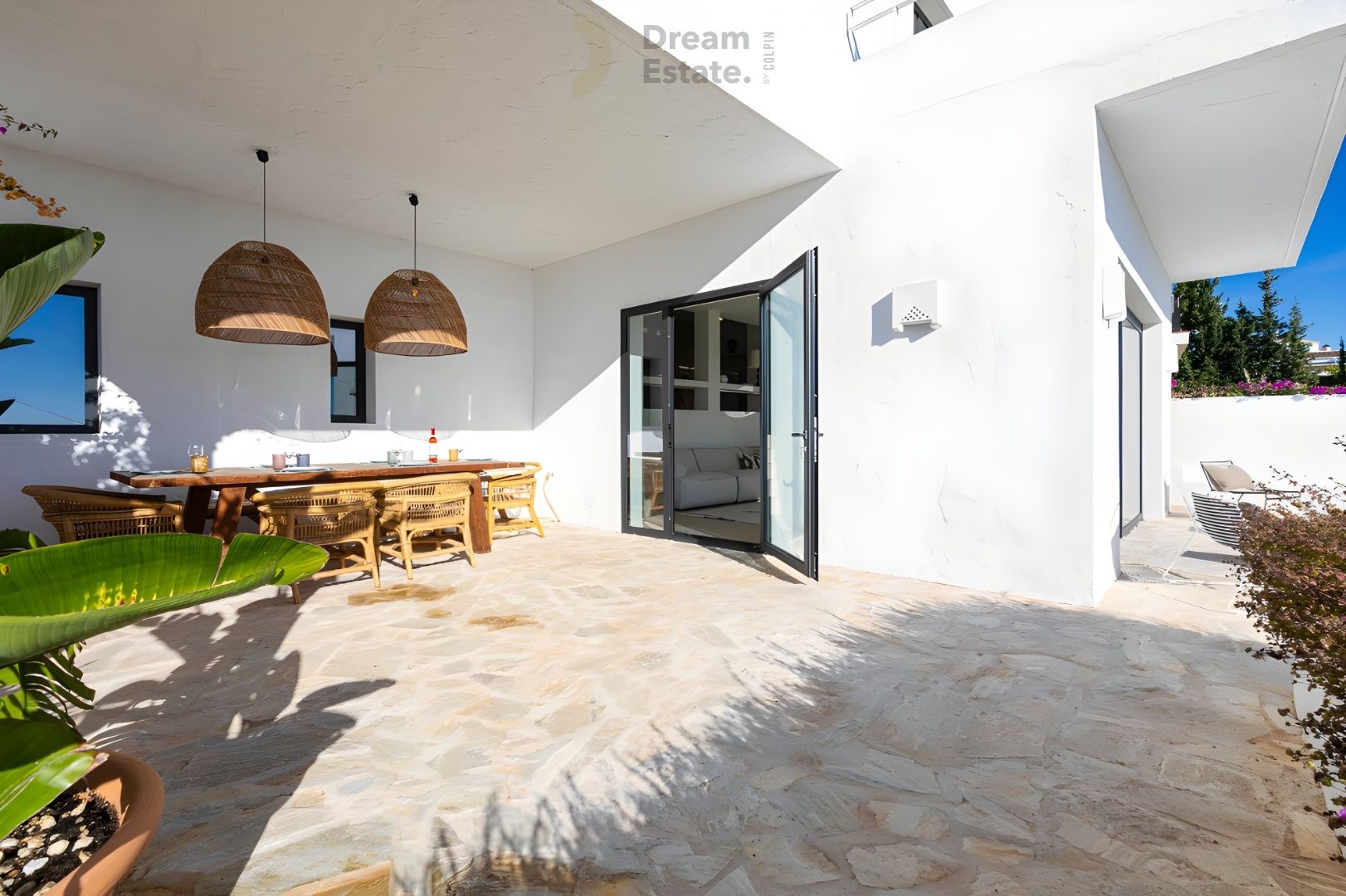 Gerenoveerde Ibiza'stijl' woning met uitzicht op zee te Benahavis. foto 27