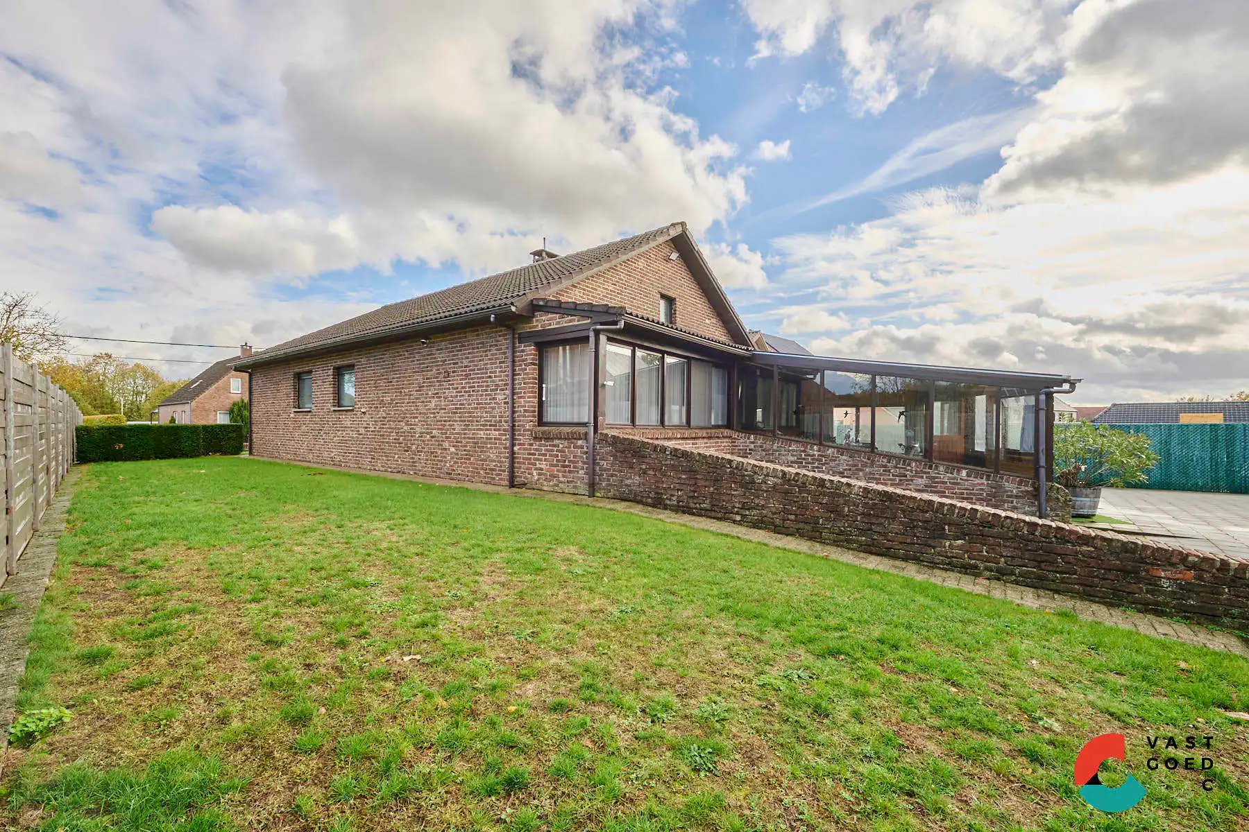 Ruime woning in een rustige gelegen wijk foto 3