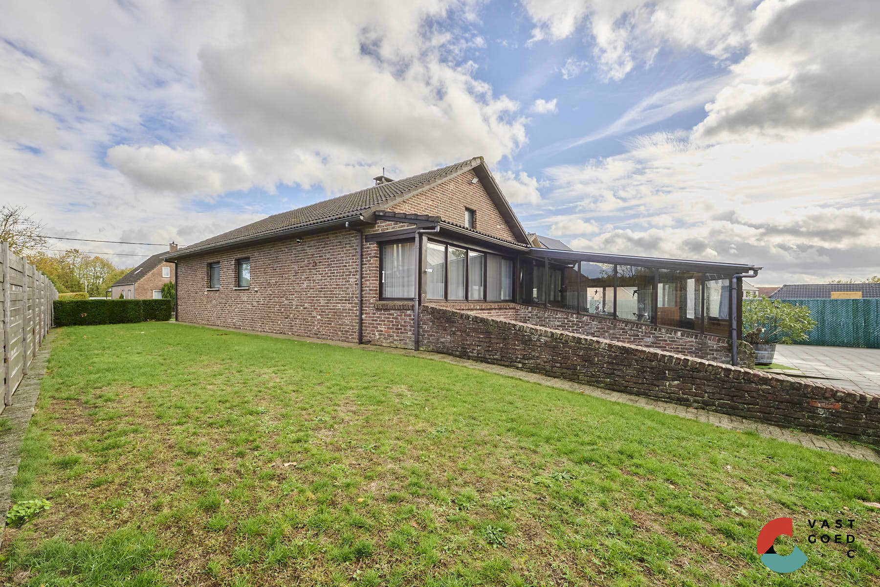 Ruime woning in een rustige gelegen wijk foto 3