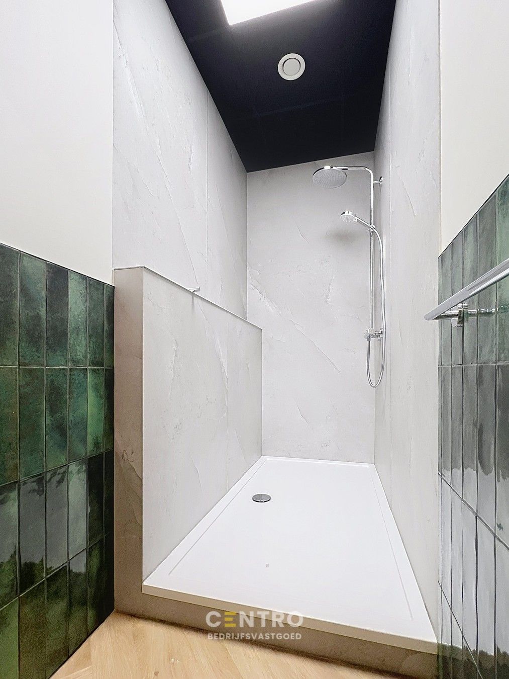 Energiezuinige, vernieuwde SERVICED kantoorruimte met mogelijkheid om een MAGAZIJN (215m²) bij te huren op Ieper Business Park! foto 7