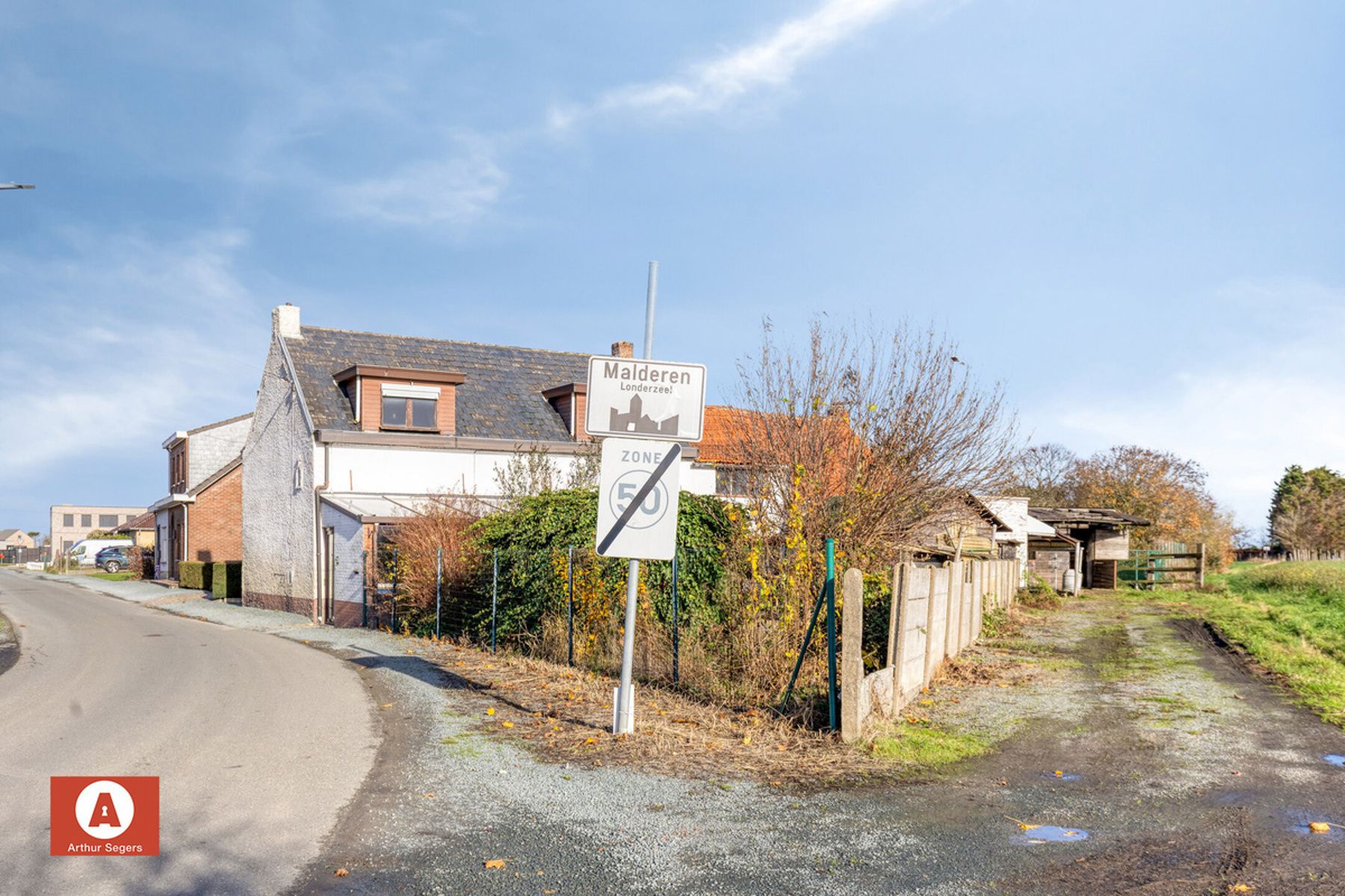 Hoofdfoto van de publicatie: Landelijk gelegen renovatieproject op zuidgericht perceel