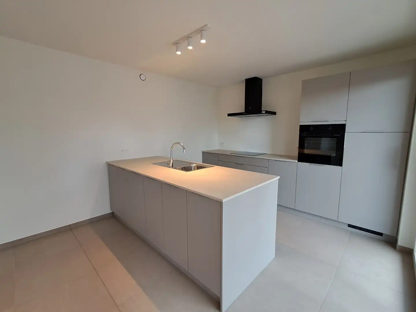 Ruim appartement met 2 terrassen! foto 5