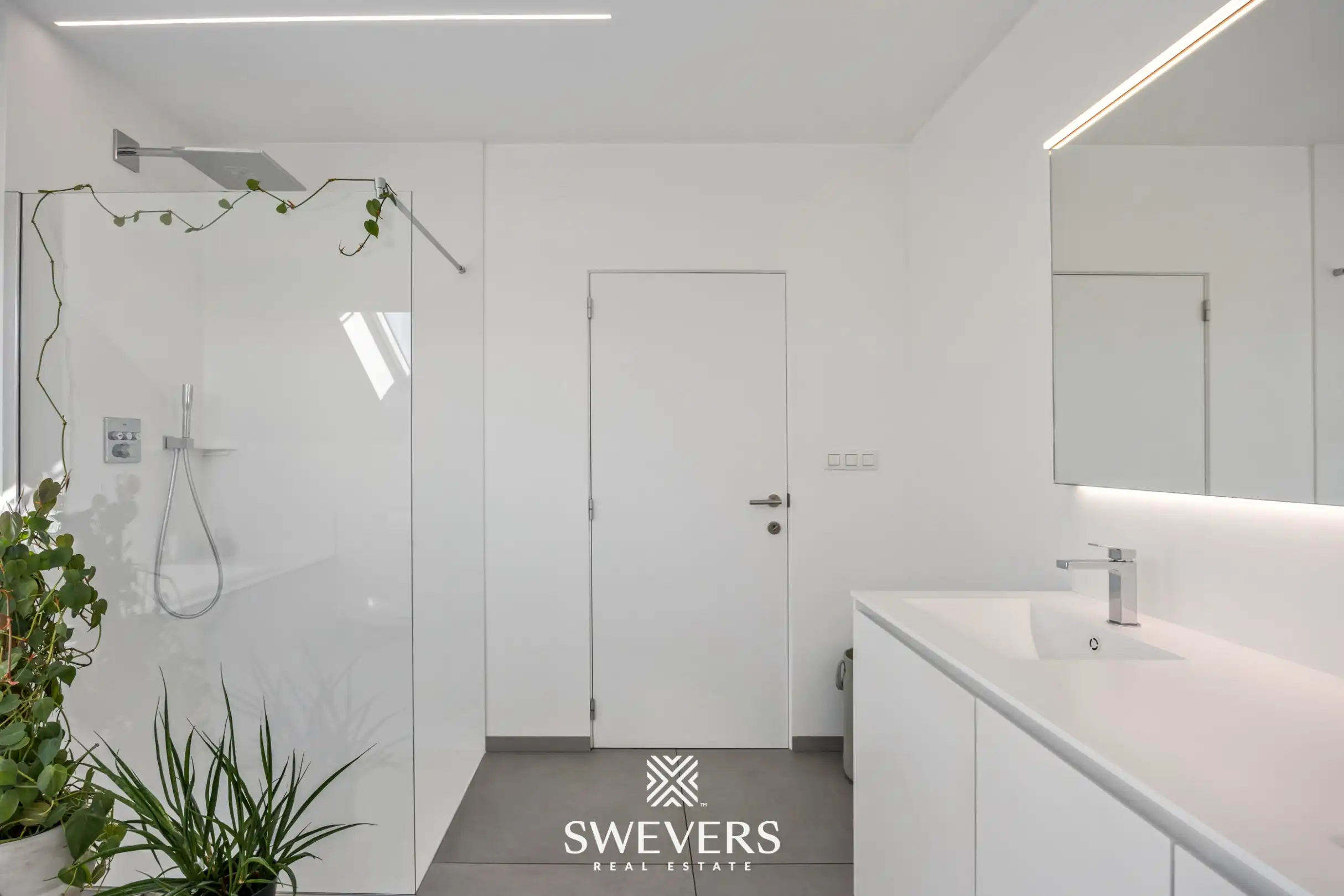 Instapklare open bebouwing met ruime tuin en prachtig uitzicht tussen de boomgaarden in Gingelom foto 23