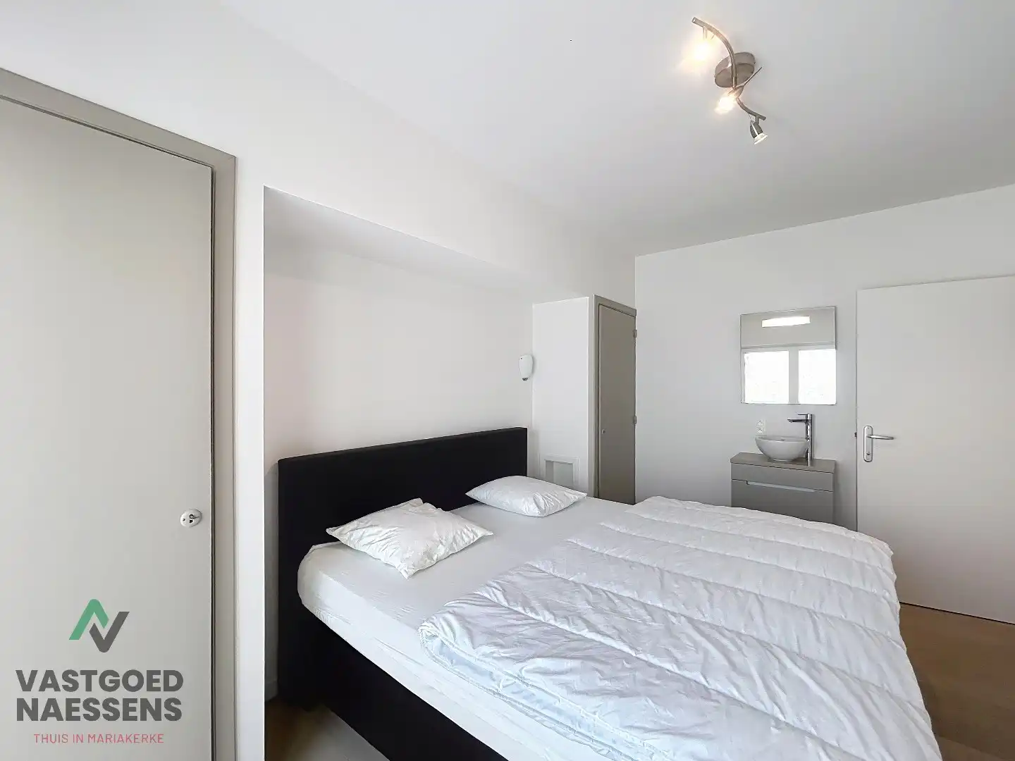 SCHITTEREND VERNIEUWD 2 SLPK APP MET TERRAS EN ZICHT OP ZEE foto 18