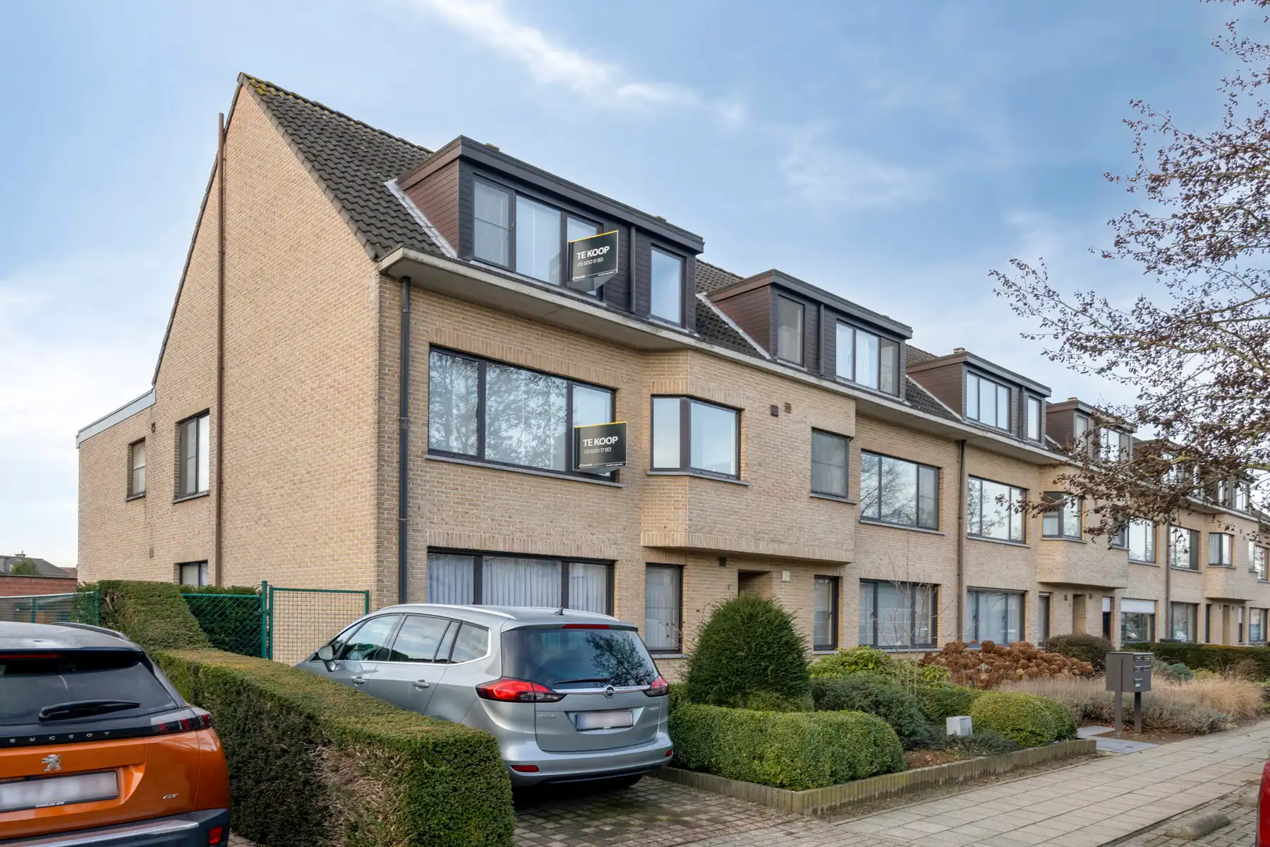 Ruim appartement met drie slaapkamers in centrum Wommelgem. foto {{pictureIndex}}