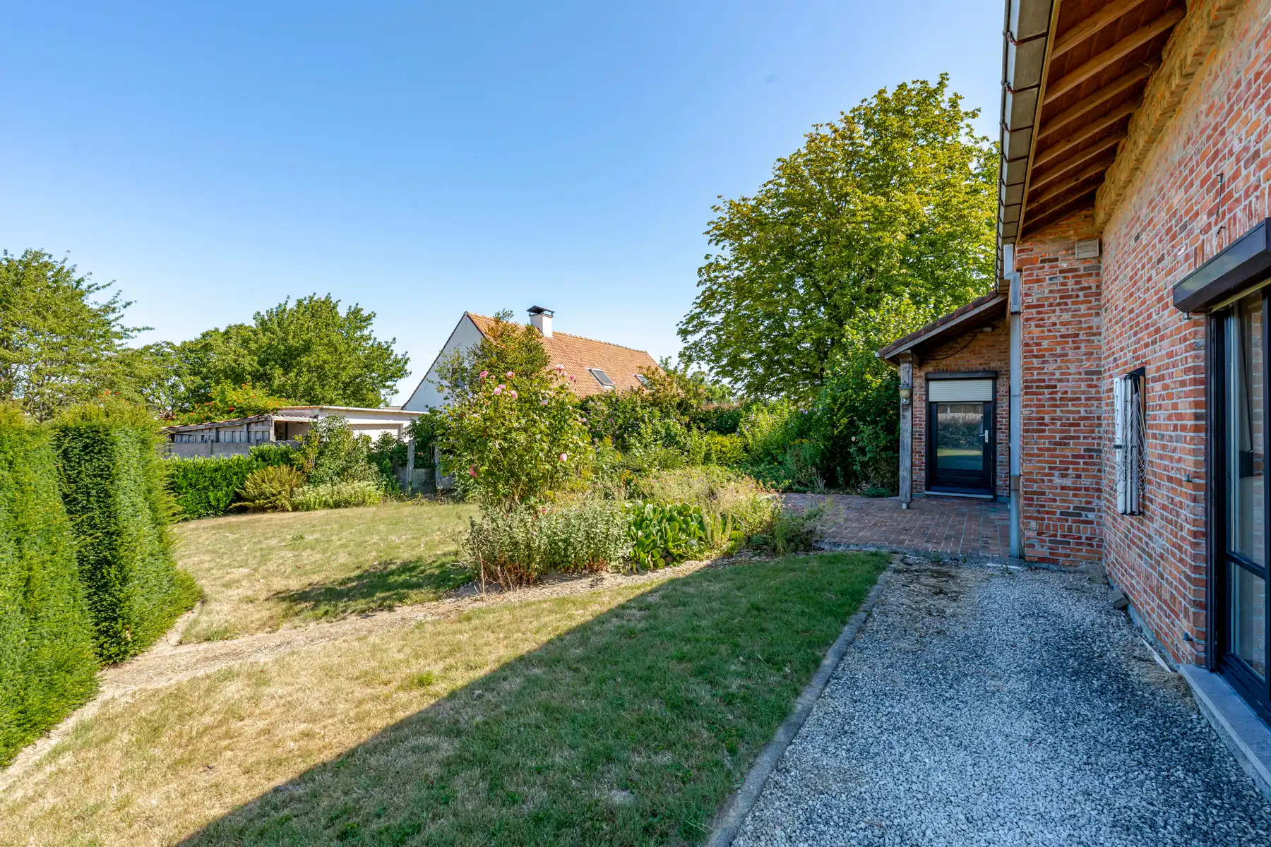 Grondig te renoveren woning met bijgebouwtje op ca 1.800 m² foto 8