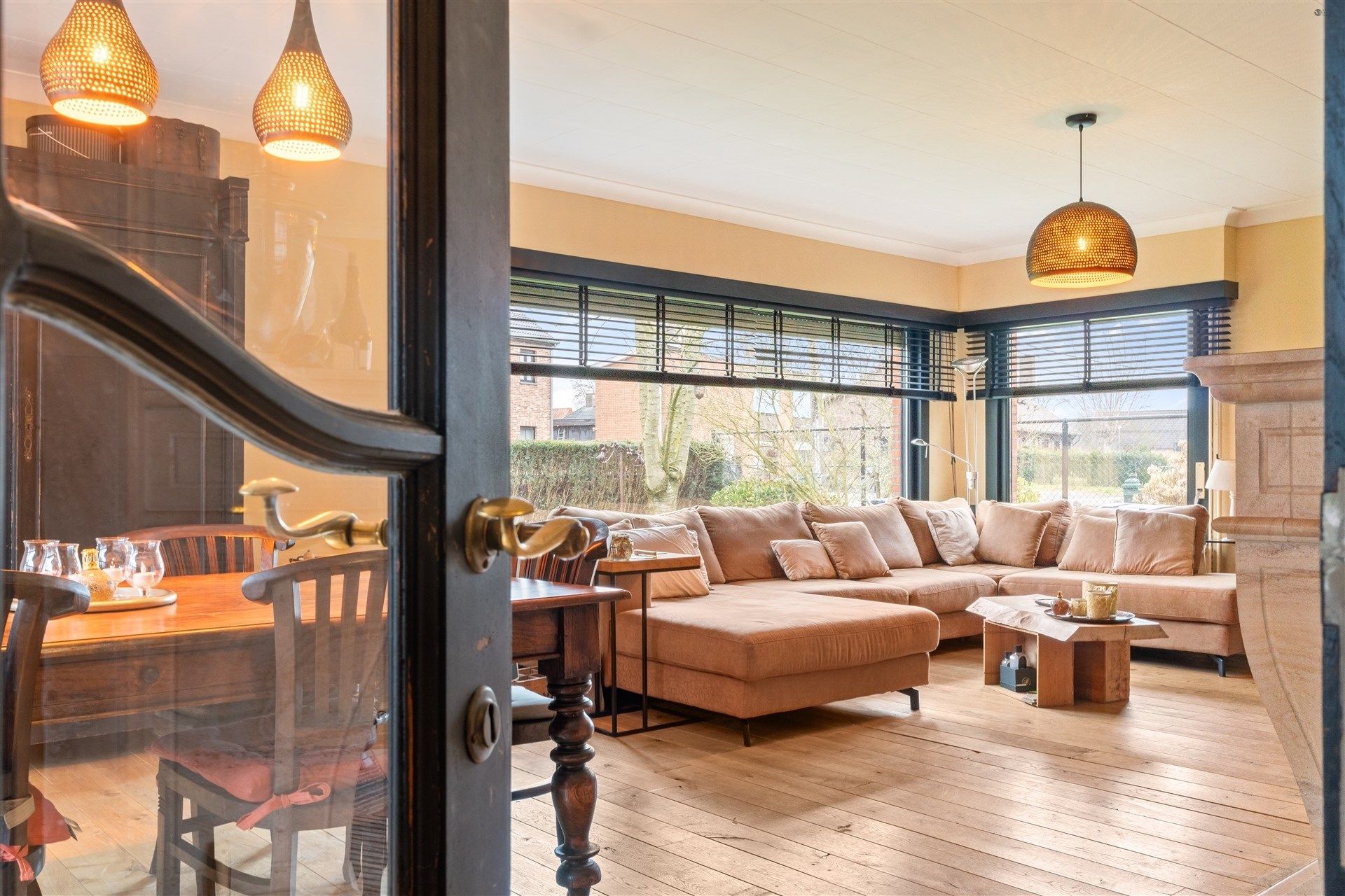 Ruime open bebouwing in landelijke straat op 595 m². foto 4