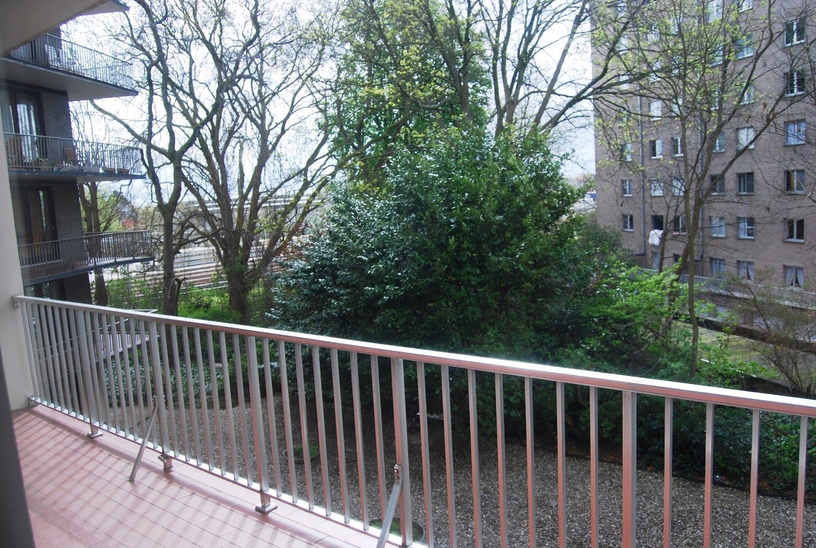 RUIM & RUSTIG GELEGEN APPARTEMENT MET GROEN ZICHT foto 2