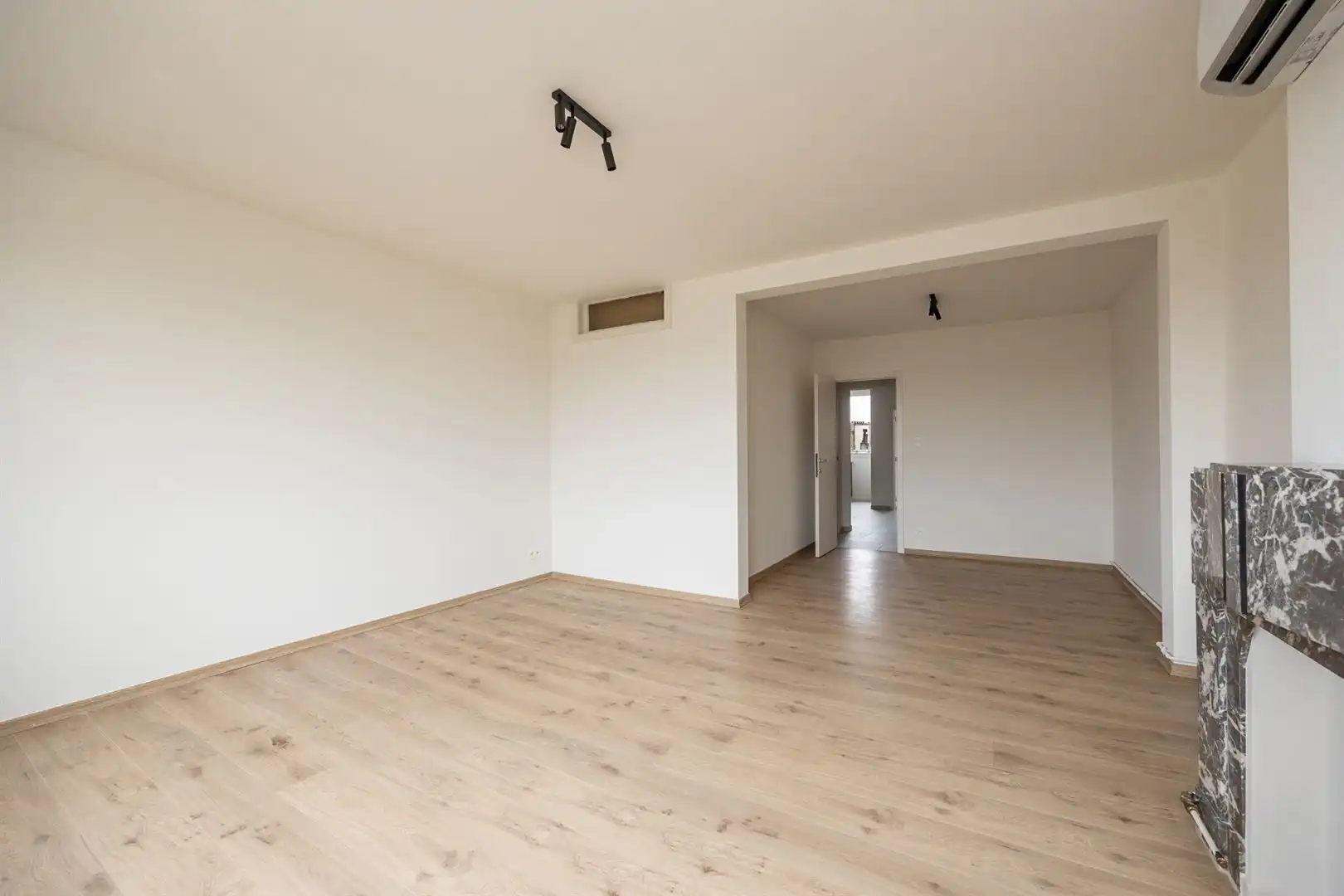 Gerenoveerd appartement in het hippe BOHO foto 4