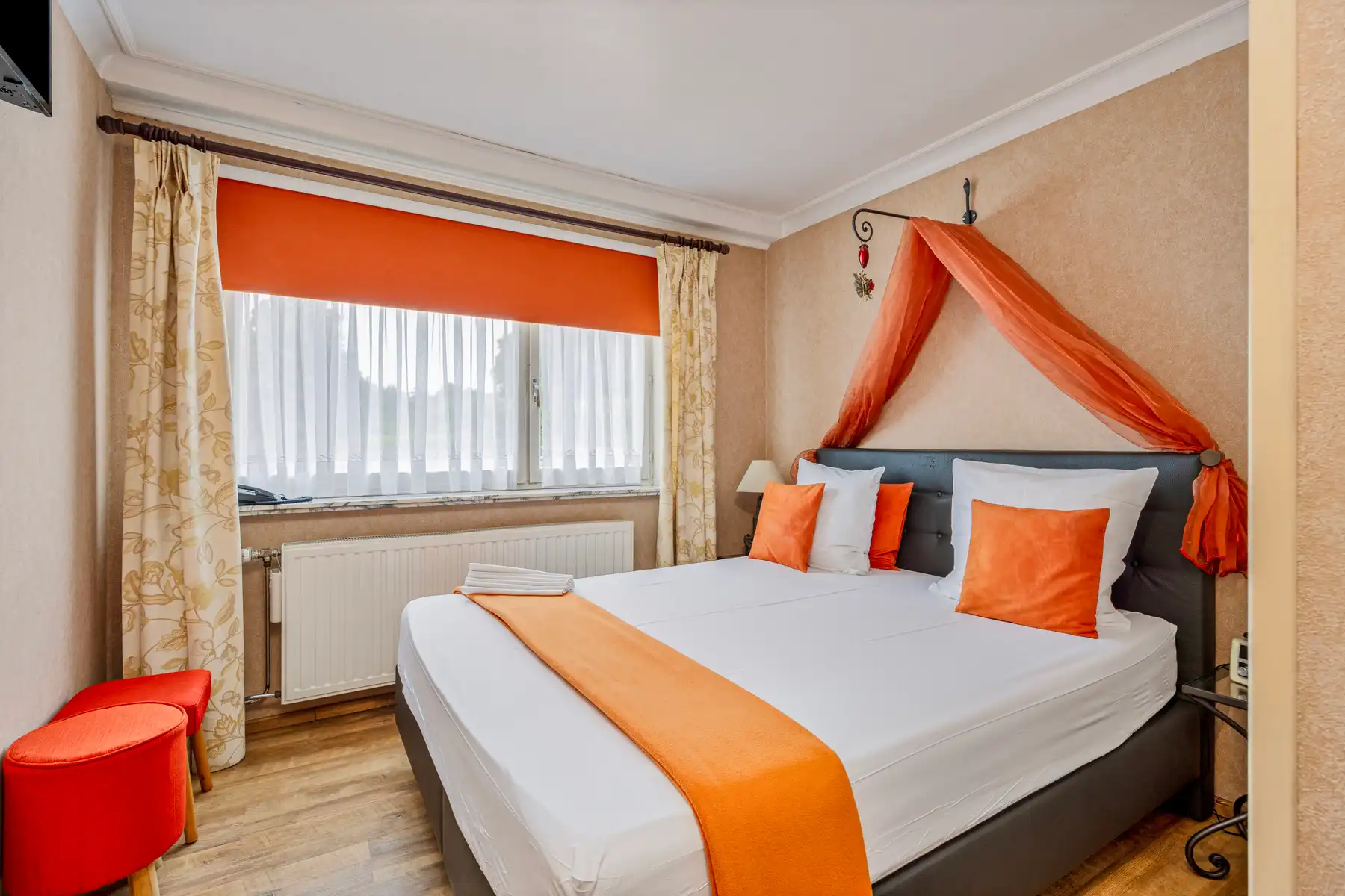 WONING MET 9 KAMERS en 9 BADKAMERS foto 25