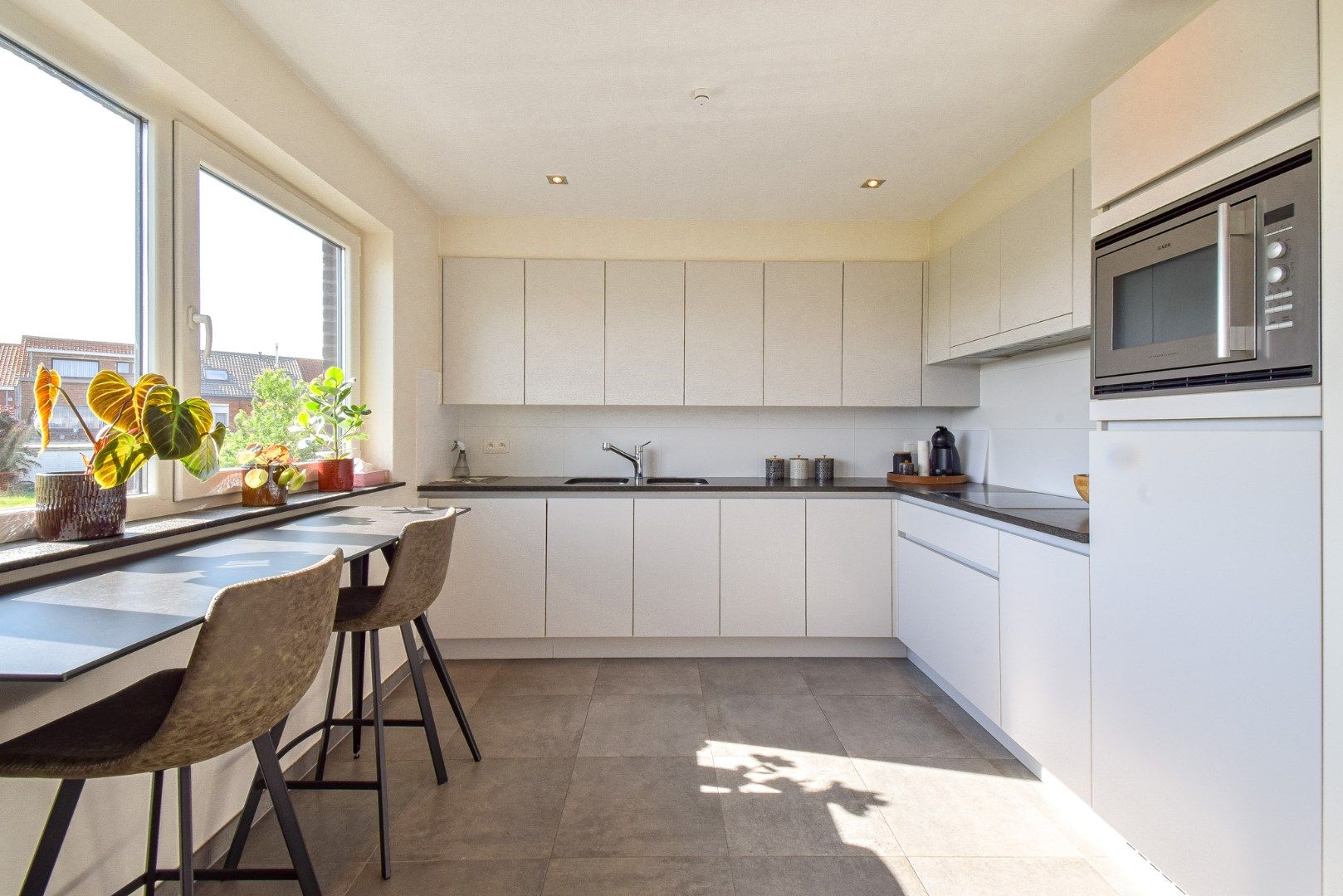 Instapklaar appartement met twee slaapkamers en prachtig zonneterras te Leffinge foto 5