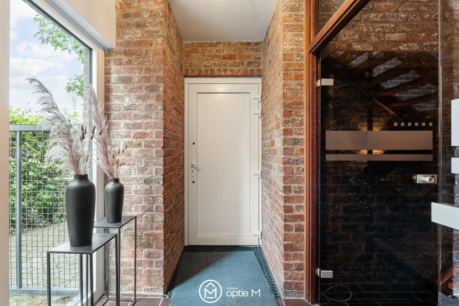 VERRASSEND RUIME HALFOPEN WONING MET 361 M², 5 SLAAPKAMERS EN TAL VAN MOGELIJKHEDEN foto 2