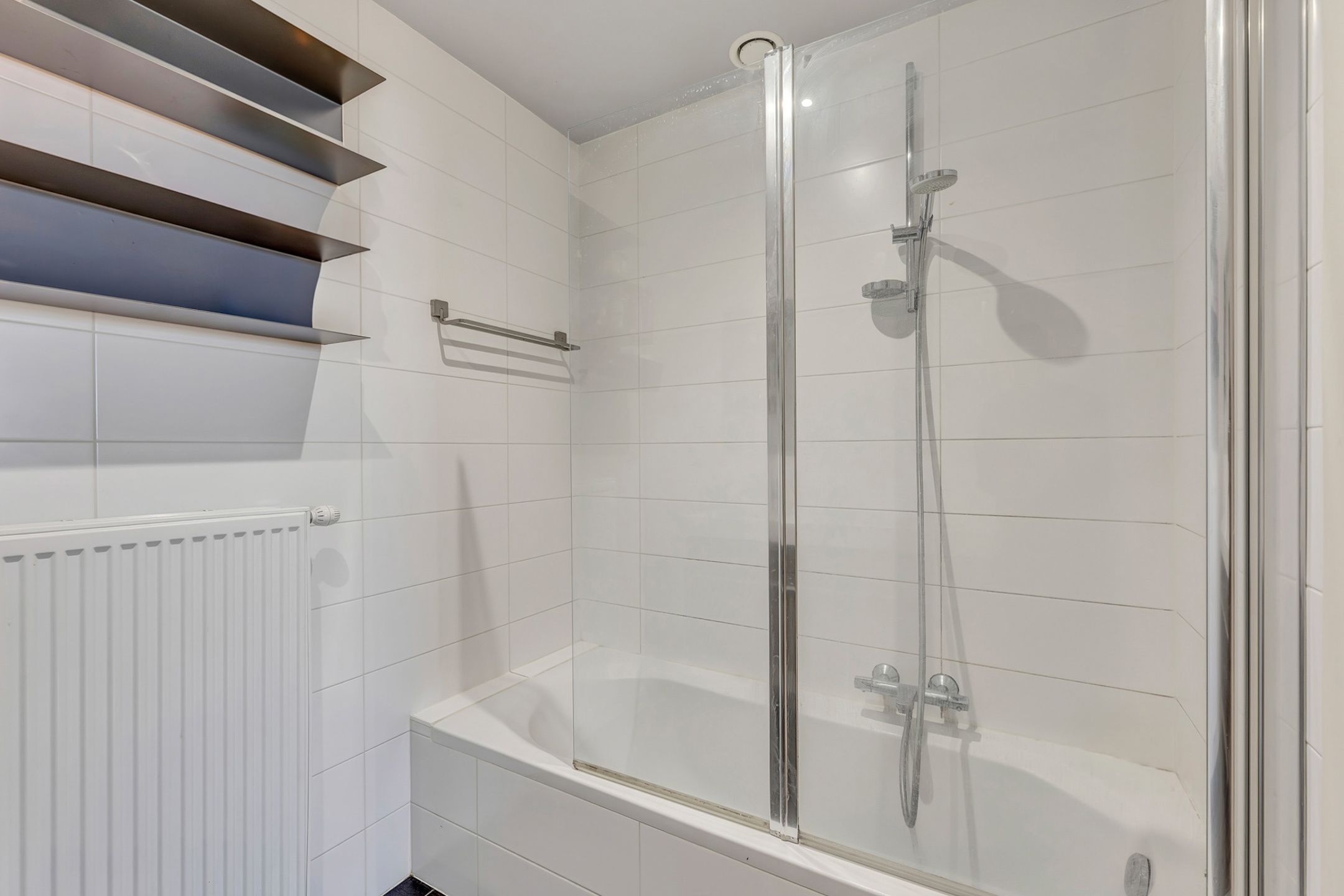 Instapklaar appartement met ruim terras en autostaanplaats foto 11