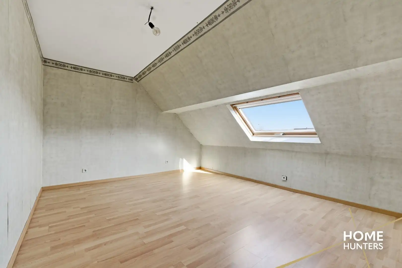 Karaktervolle renovatiekans op topligging in Ieper – 4 slaapkamers, ruime tuin en garage met achteruitgang foto 26