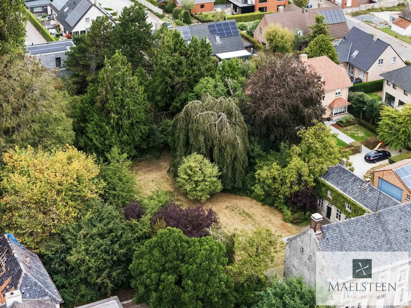 Historisch herenhuis op 3.611m2 in centrum Ruiselede foto 4