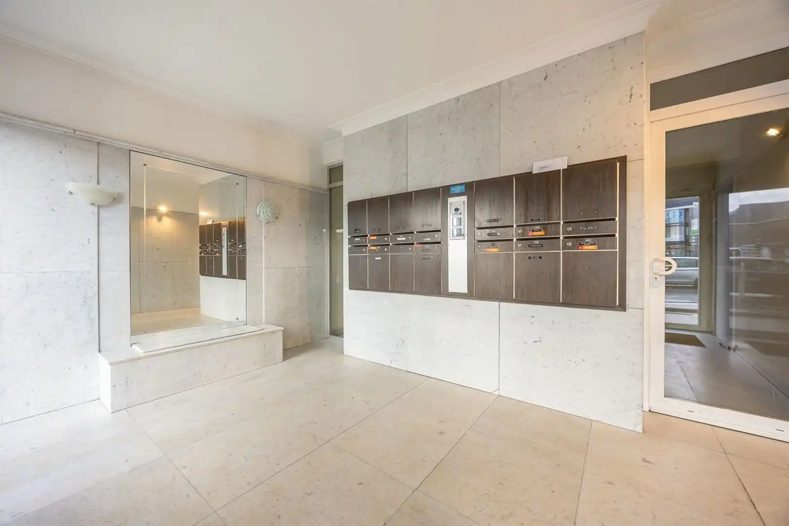 Centraal gelegen appartement met 2 slaapkamers. foto 23