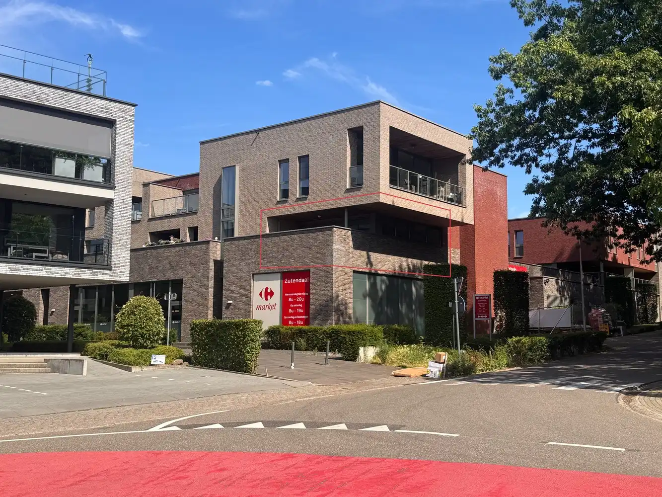 Te huur – Ruim en lichtrijk appartement met 2 slaapkamers in het centrum van Zutendaal foto {{pictureIndex}}