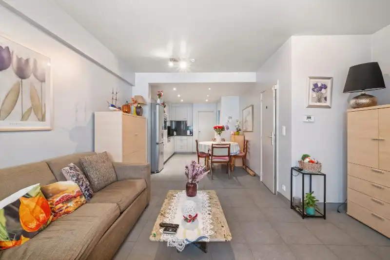 Instapklaar 1-slaapkamerappartement op wandelafstand van het strand en de vele winkels foto 2