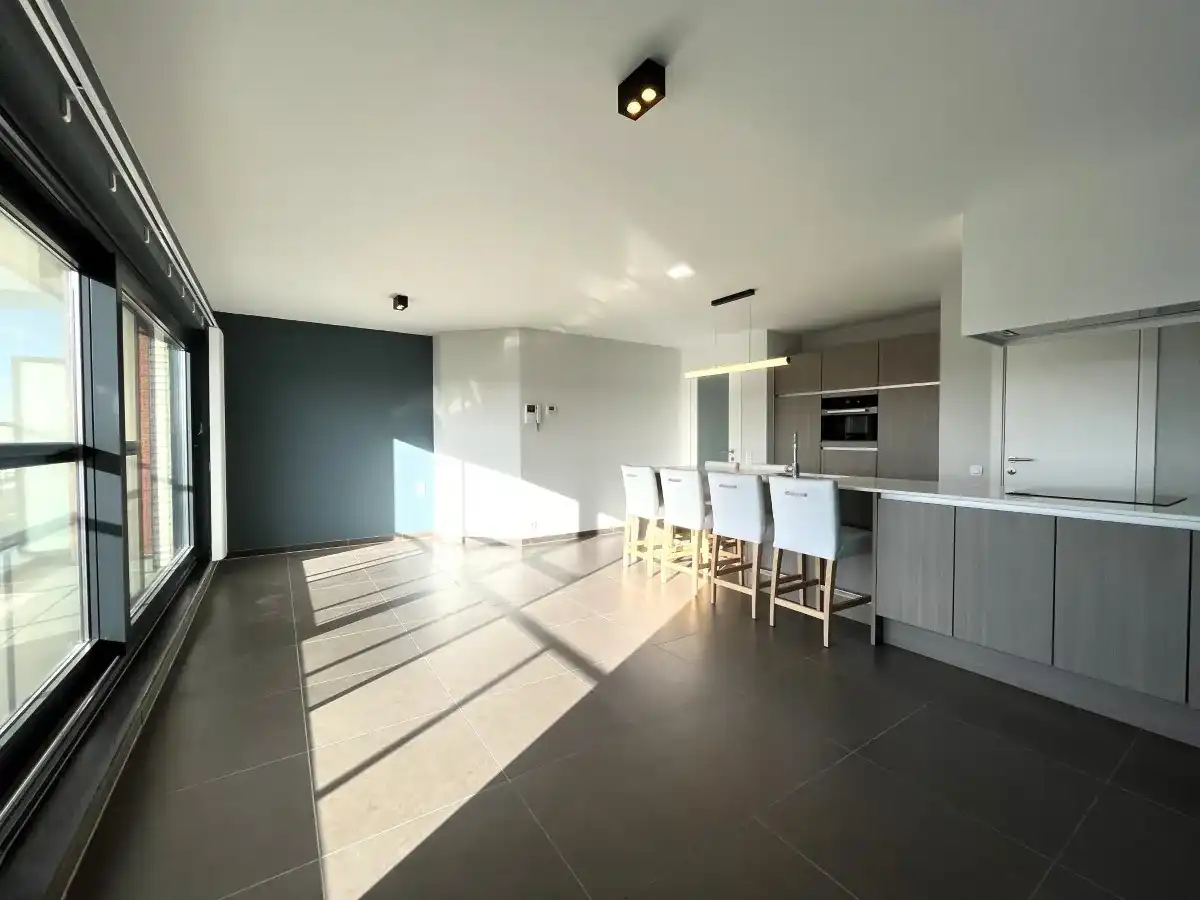 Te huur in Roeselare – Appartement met 2 slaapkamers en terras foto 2