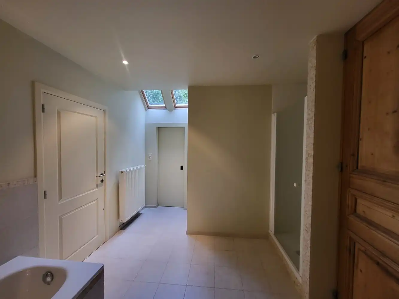 Stijlvol appartement met 2 slaapkamers op toplocatie in de Armand Maclotlaan, nabij Molenvijvers en ZOL Genk. foto 9