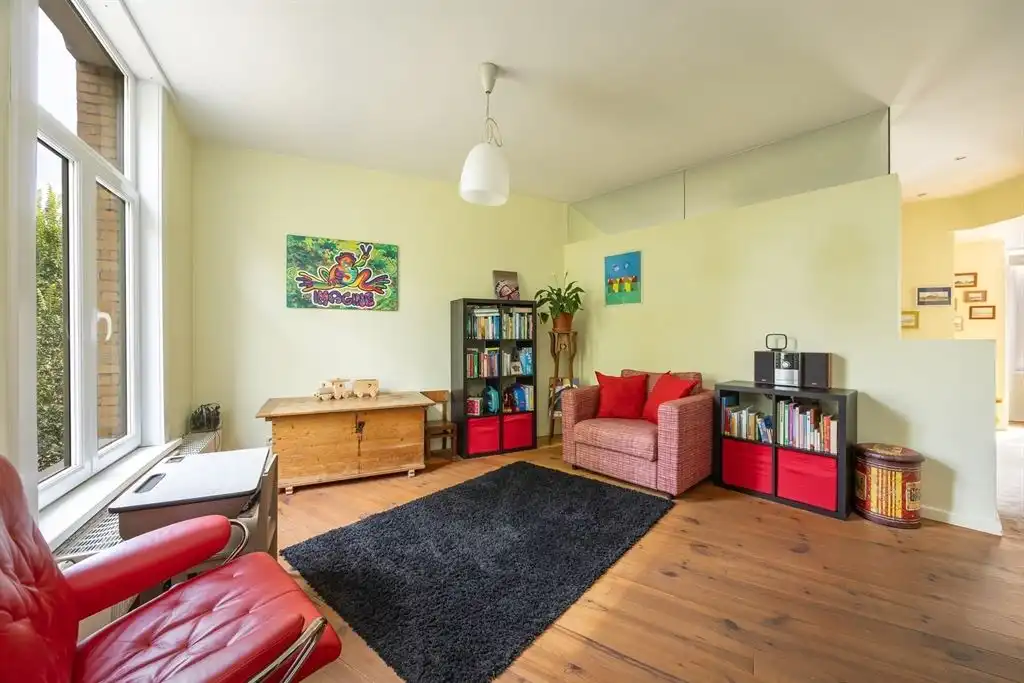 Unieke woning met eclectische gevels en dakterras foto 7