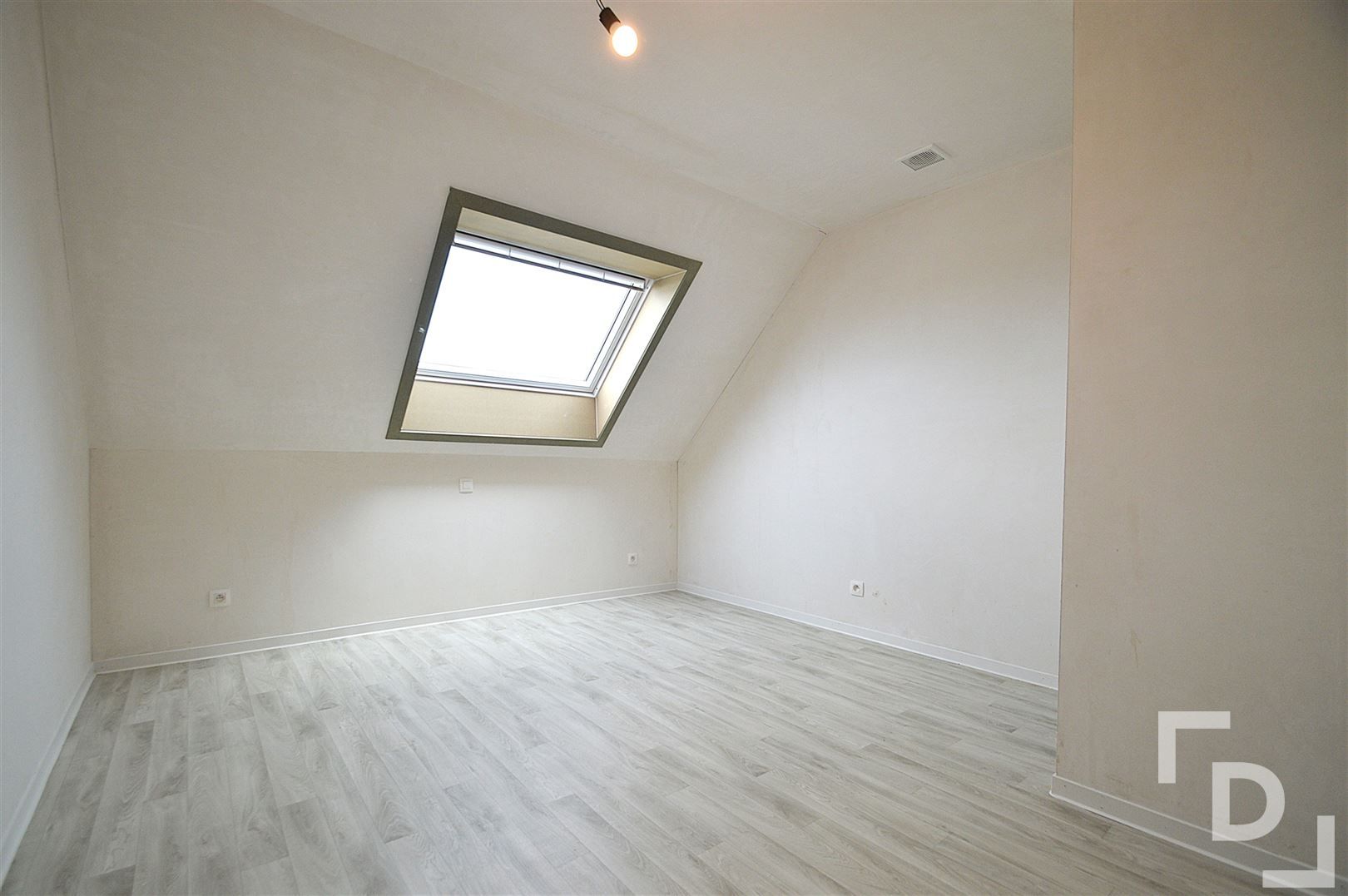 Nieuwbouwwoning met carport te huur in Wijtschate. foto 16