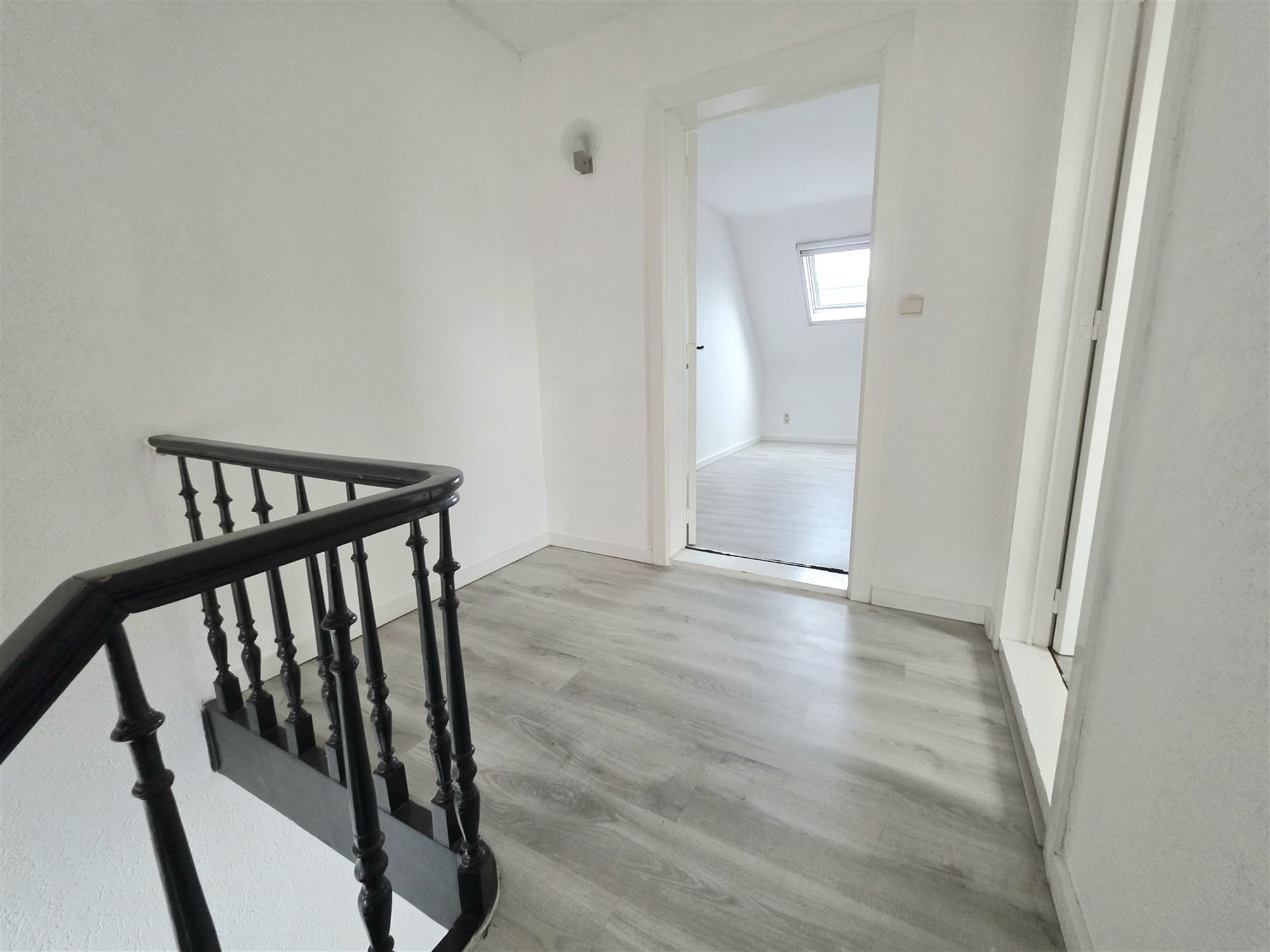 Commercieel pand vlakbij Zeshoek en Station foto 28