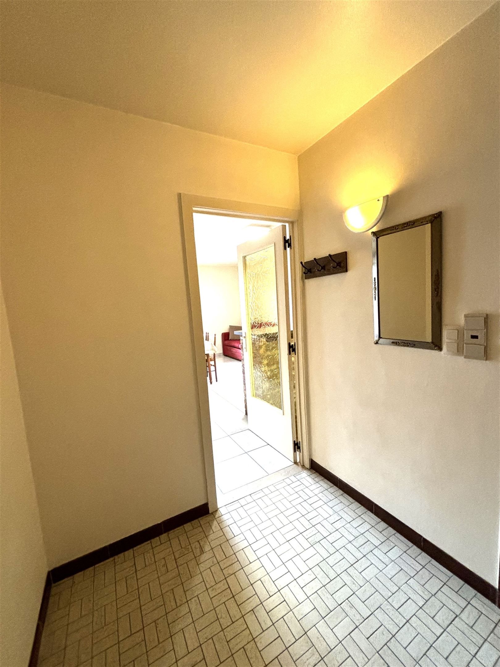 Gemeubelde studio Te Huur  foto 11