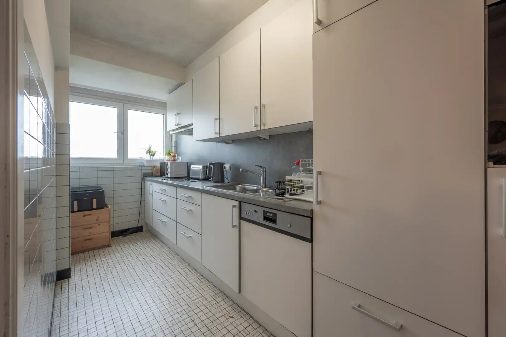 Groot appartement met drie slaapkamers en garage nabij het centrum van Brugge foto 4