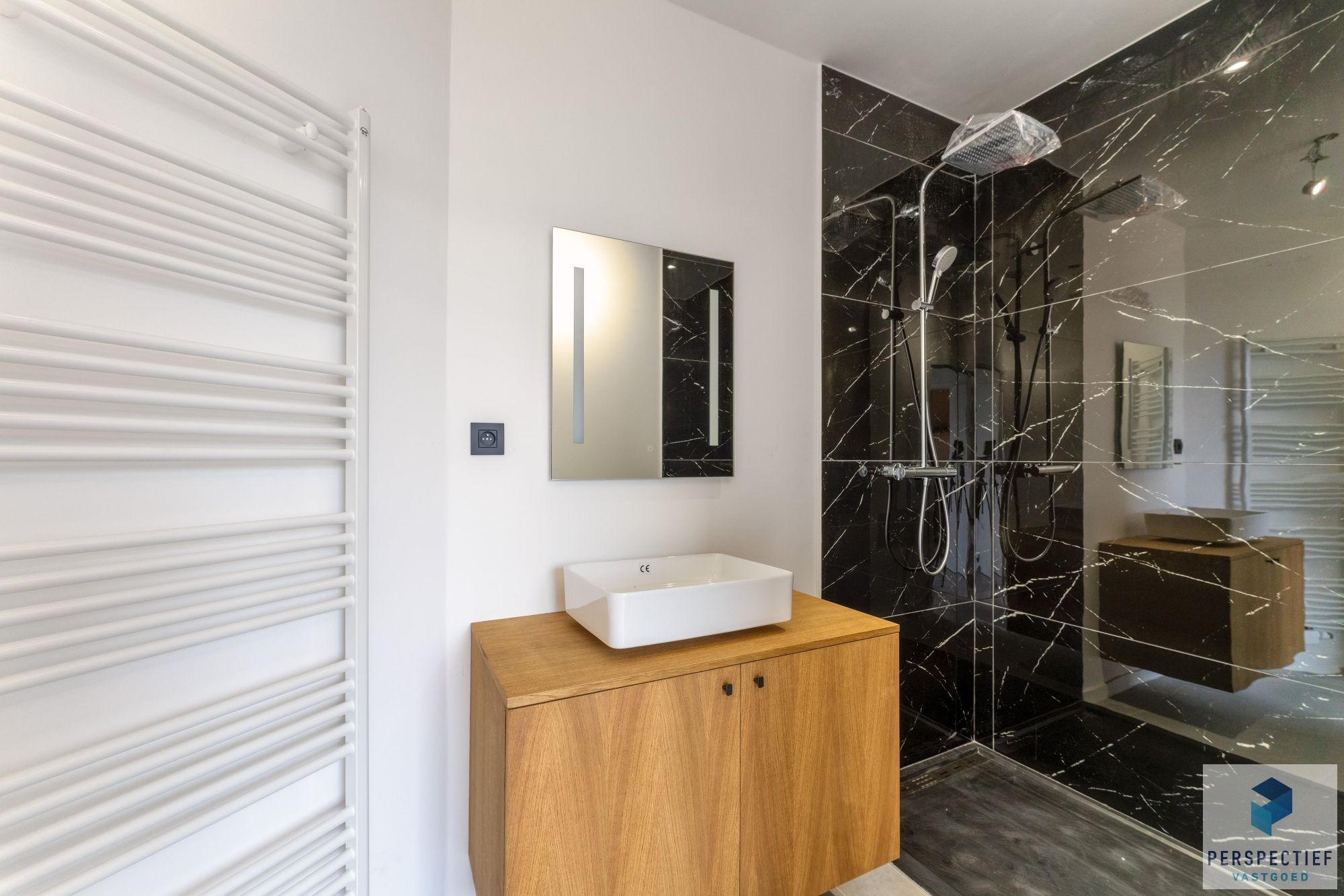 Stijlvol gerenoveerde woning met tuin op toplocatie foto 14