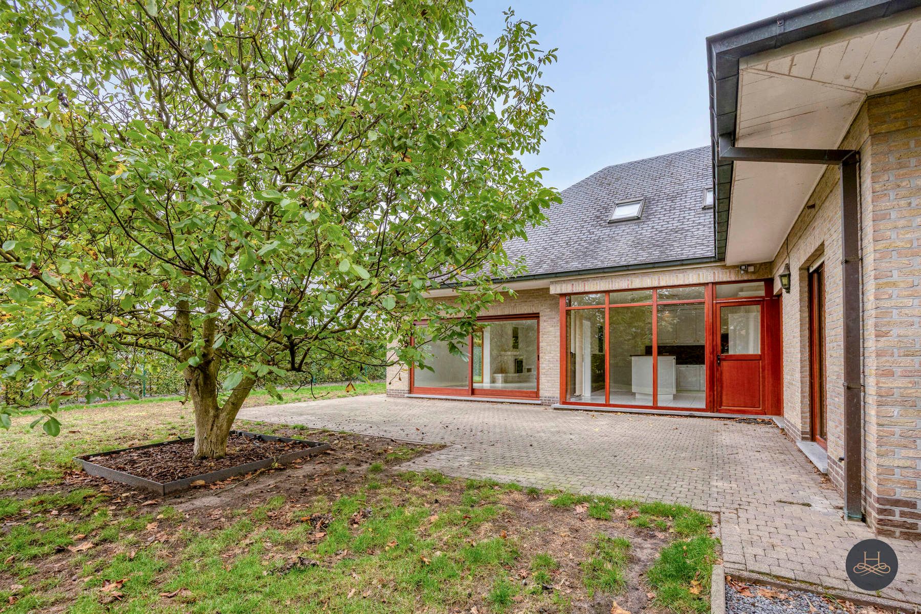 Ruime woonst met achterliggende loods - aandelenoverdracht foto 28