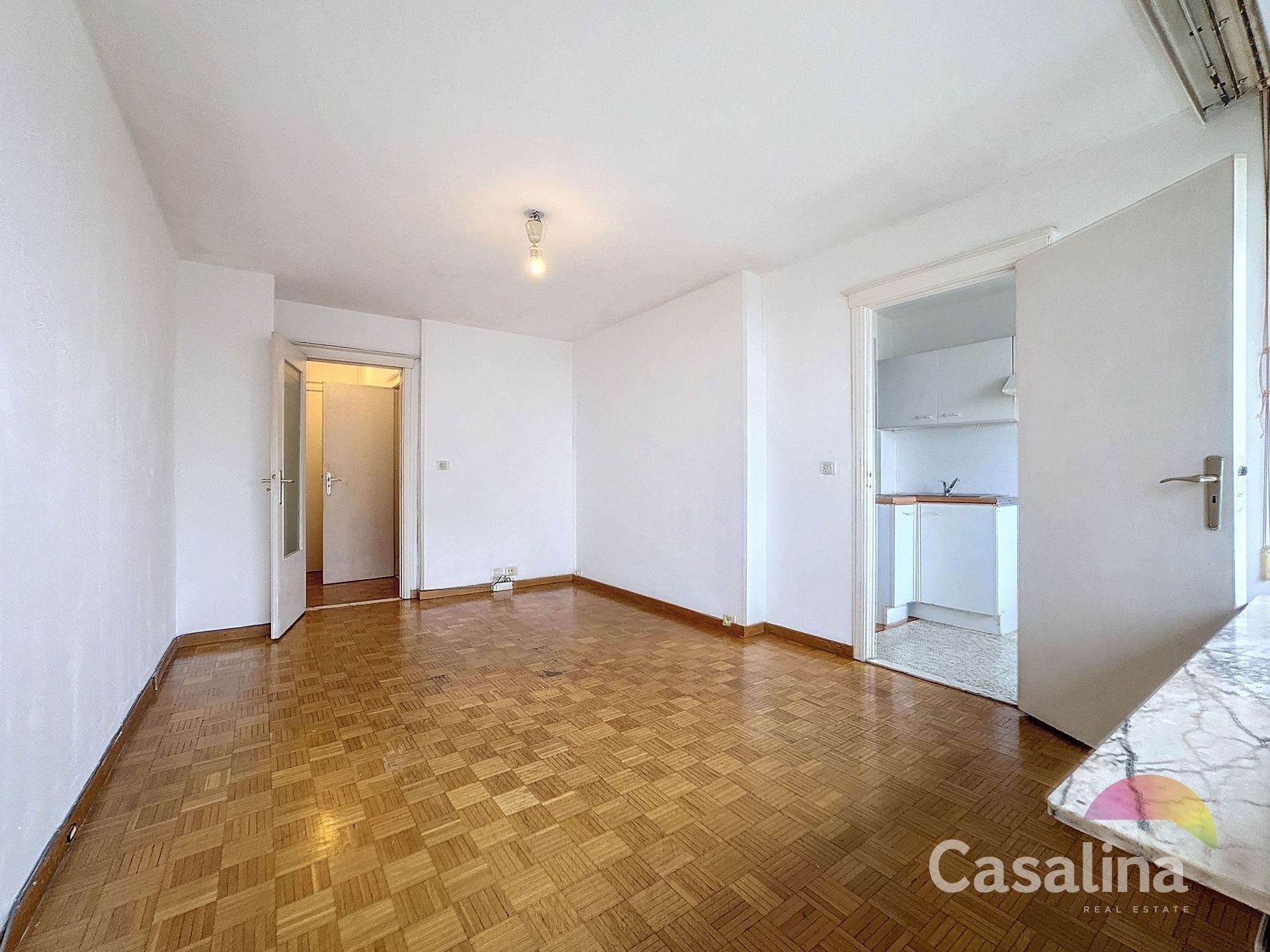 Studio 35m² met terras, kelder en parking te koop foto 3