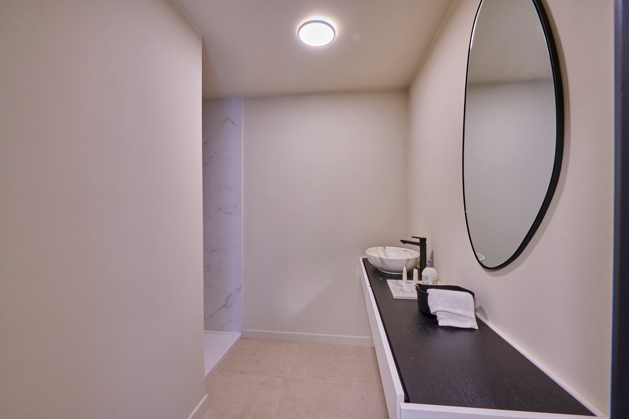 TE HUUR showroom met magazijn op top zicht locatie foto 14