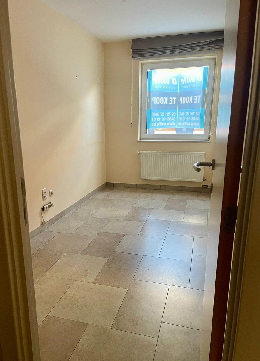 Gelijkvloers appartement met tuin, binnenautostaanplaats en kelder foto 9