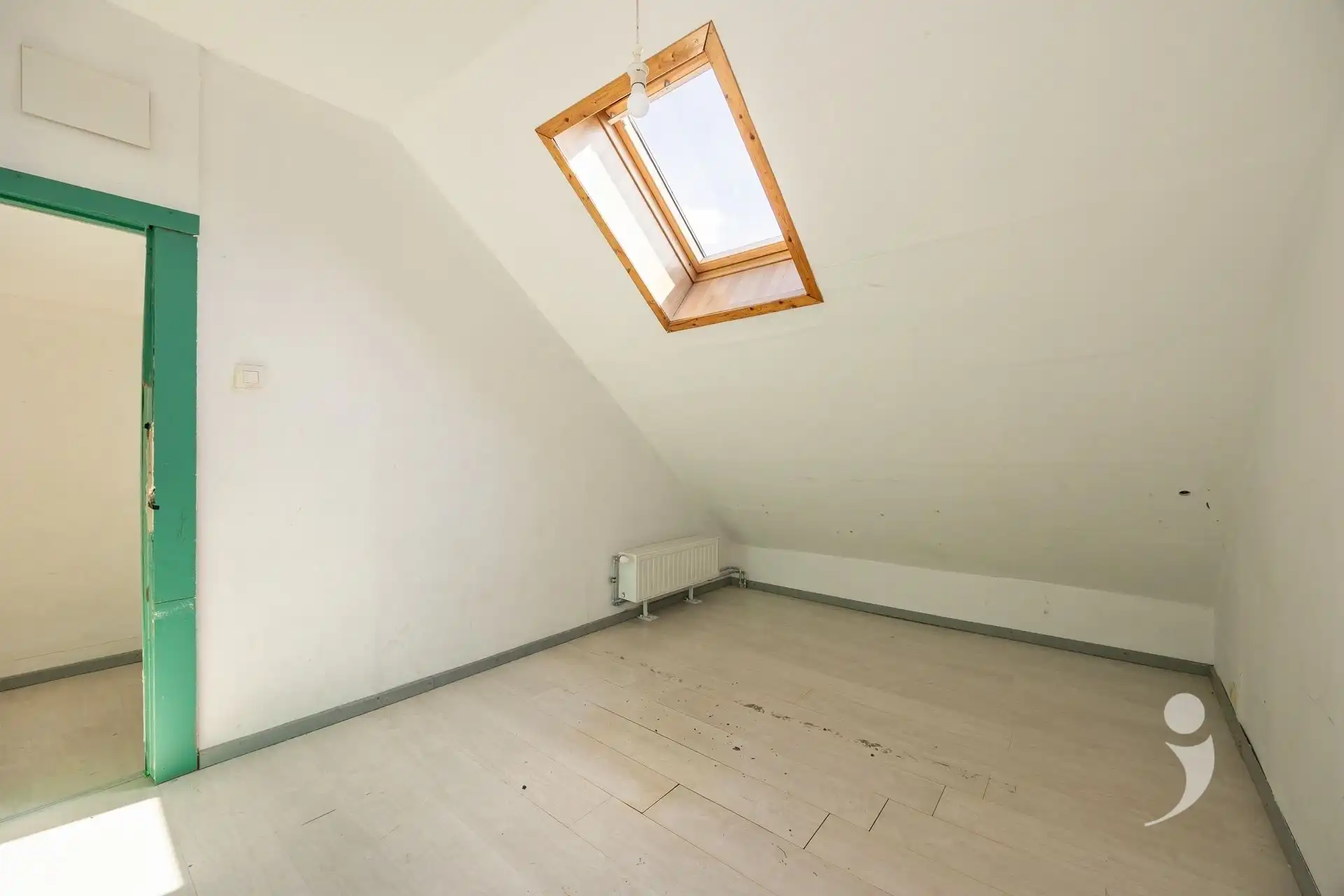 Op te frissen rijwoning met veel karakter (en garage) foto 17
