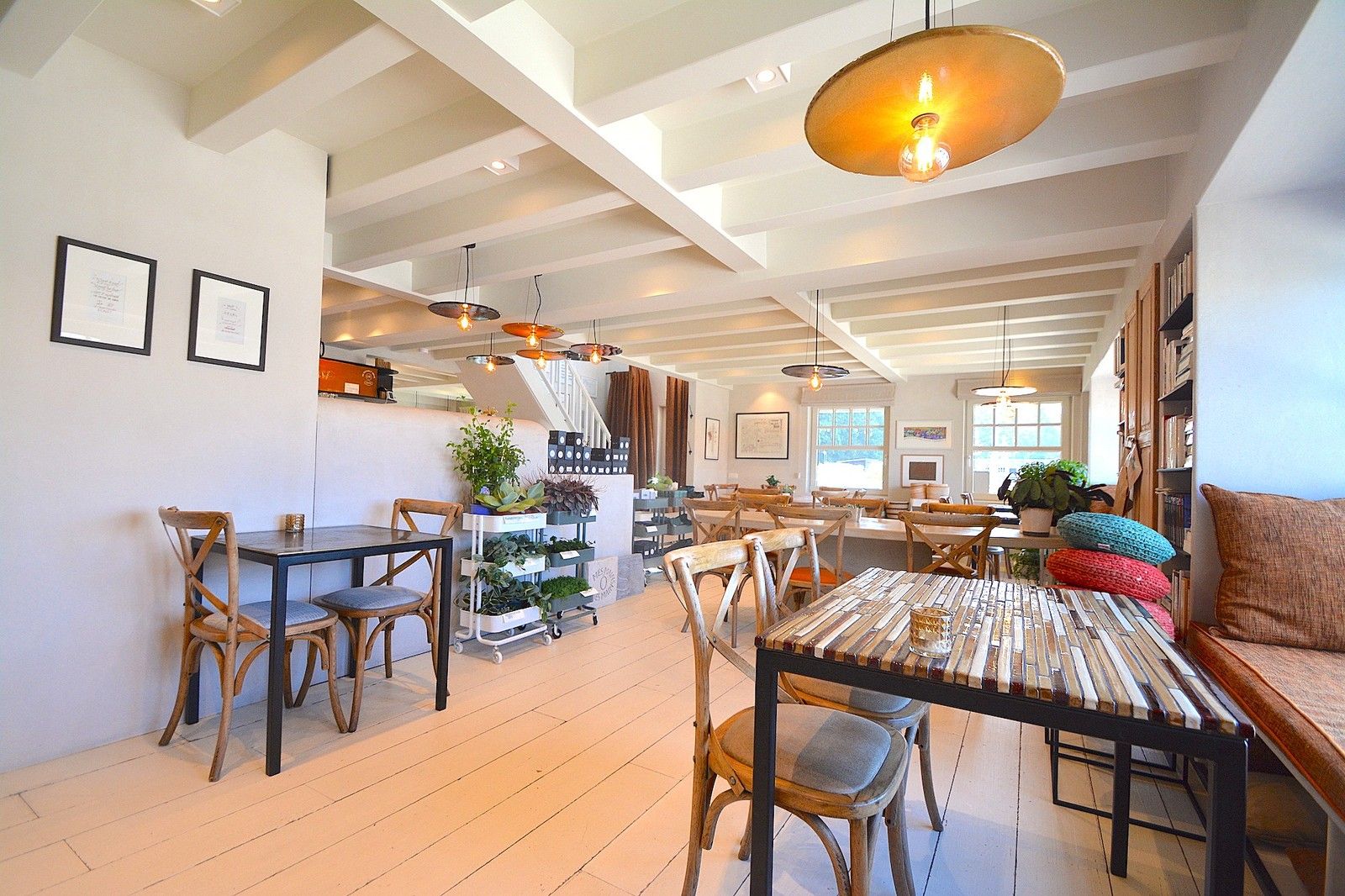 Recent (Bj. 2016) Mi CASA - HANDELSHUIS (538m2), voorzien van grote polyvalente ruimten (vrij beroep, toonzaal, horeca, B&B, ...), 5/6 slaapkamers, 4 badkamers, kelder (114m2), ... Op hoek- en zichtlocatie te Oostkamp. foto 6