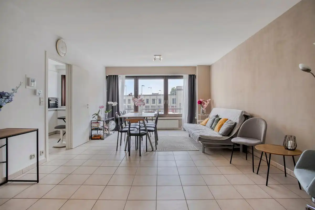Verzorgd 2-slaapkamerappartement aan het Stationsplein foto 6