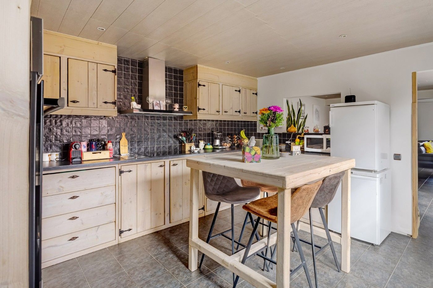 Vrijstaande, grote woning met dubbele garage op Z-perceel van 1093m² foto 8